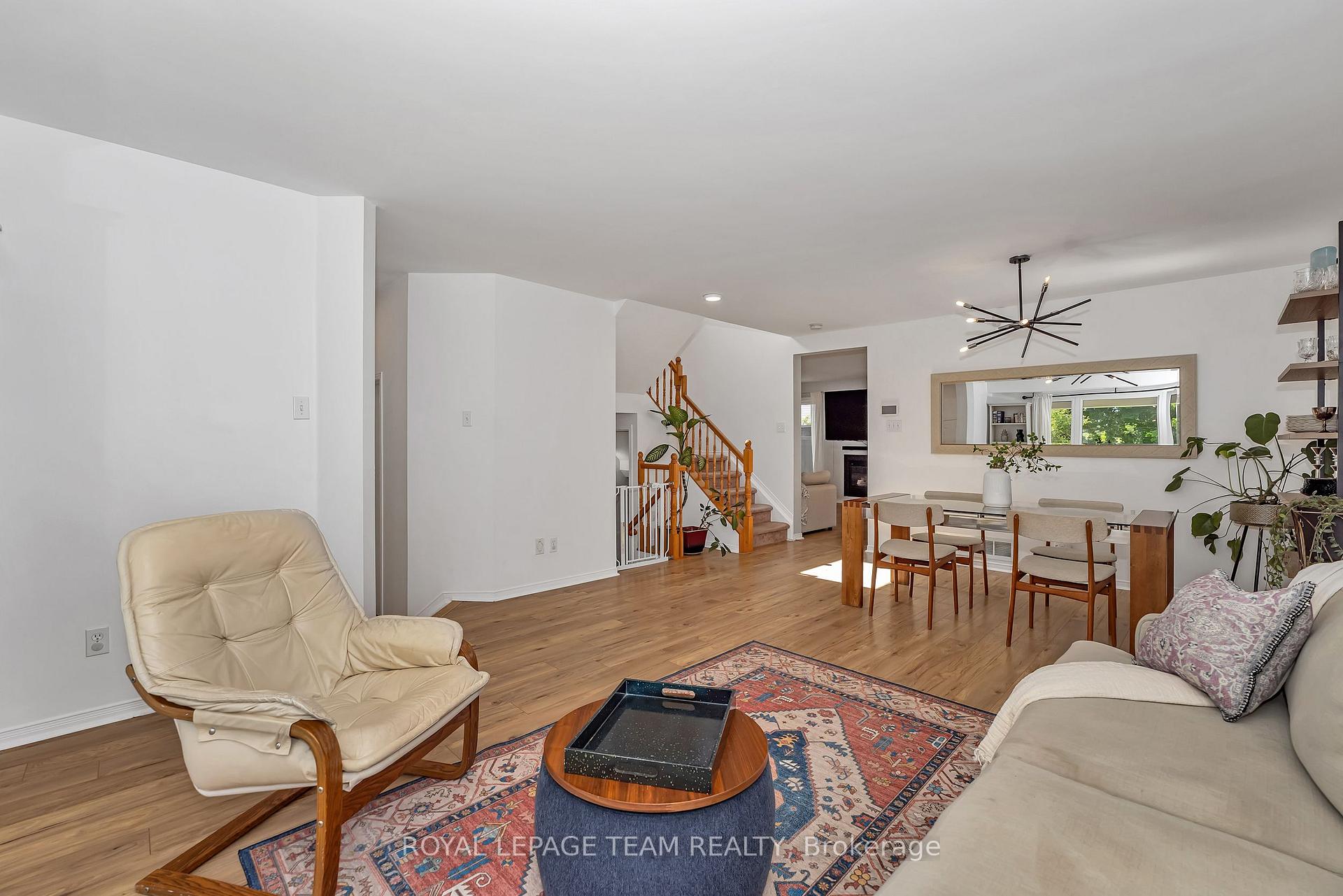 Photo 6 of 44 Chartwell Avenue, Ottawa, Craig Henry/Woodvale — HOMEH