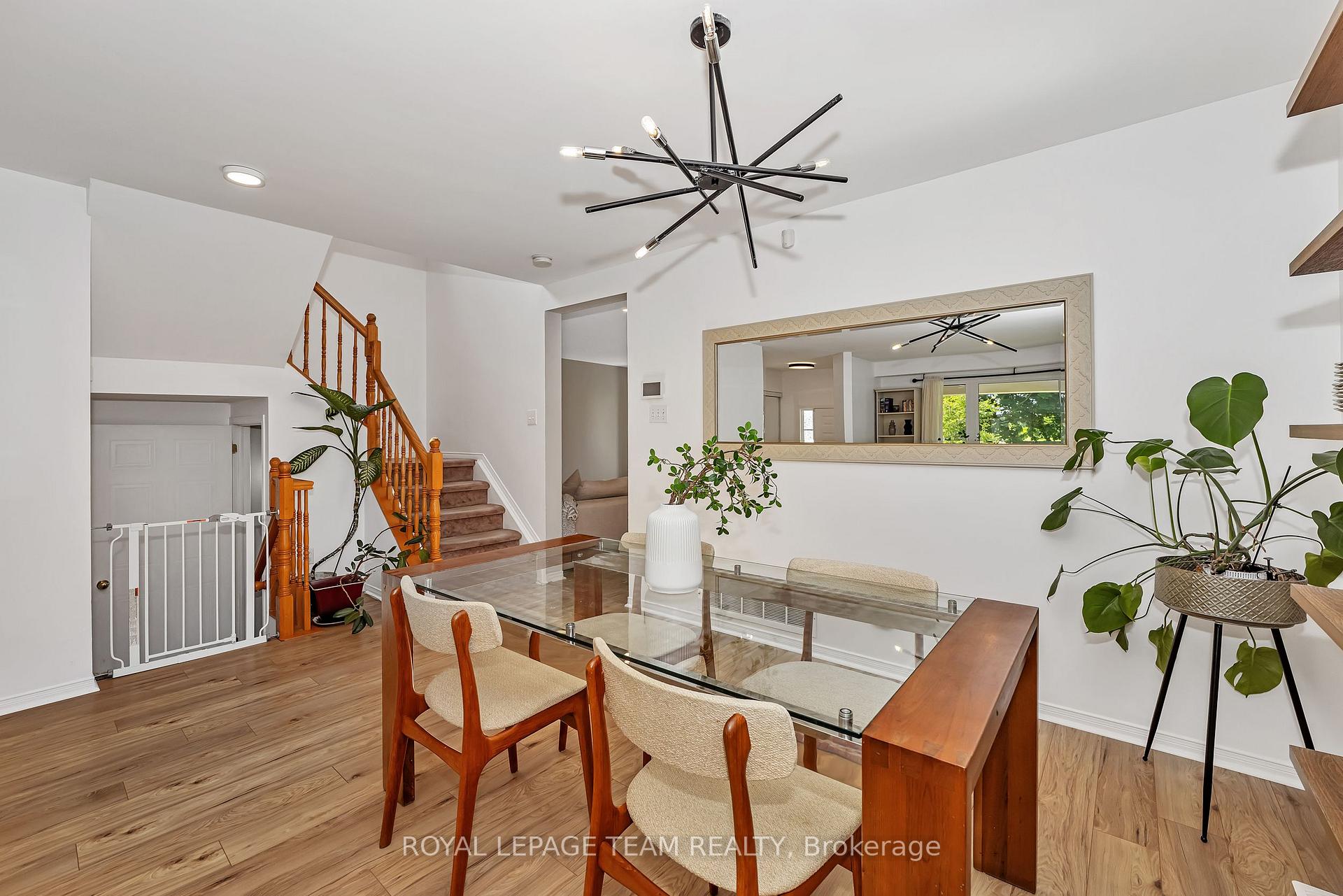 Photo 9 of 44 Chartwell Avenue, Ottawa, Craig Henry/Woodvale — HOMEH