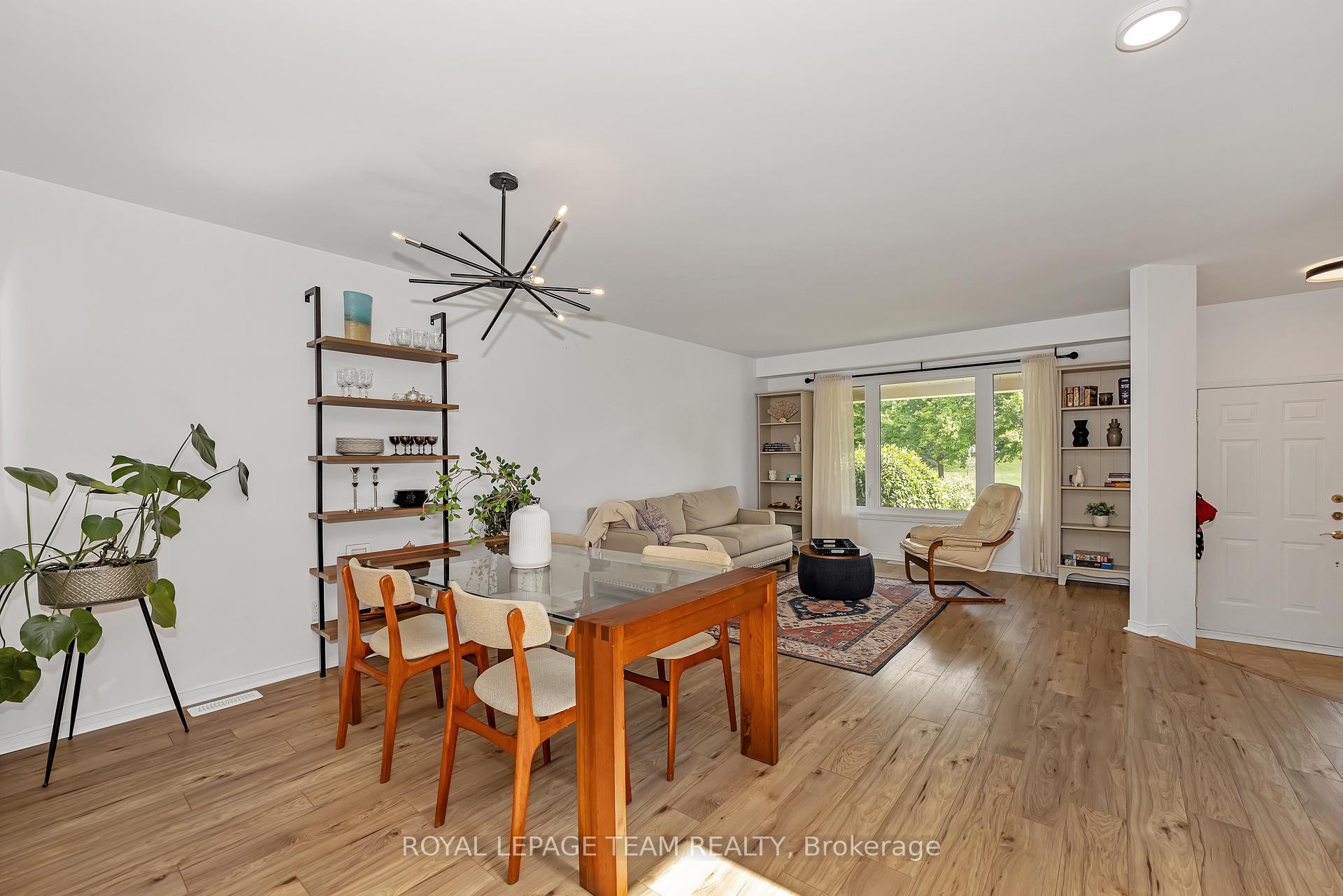 Photo 10 of 44 Chartwell Avenue, Ottawa, Craig Henry/Woodvale — HOMEH