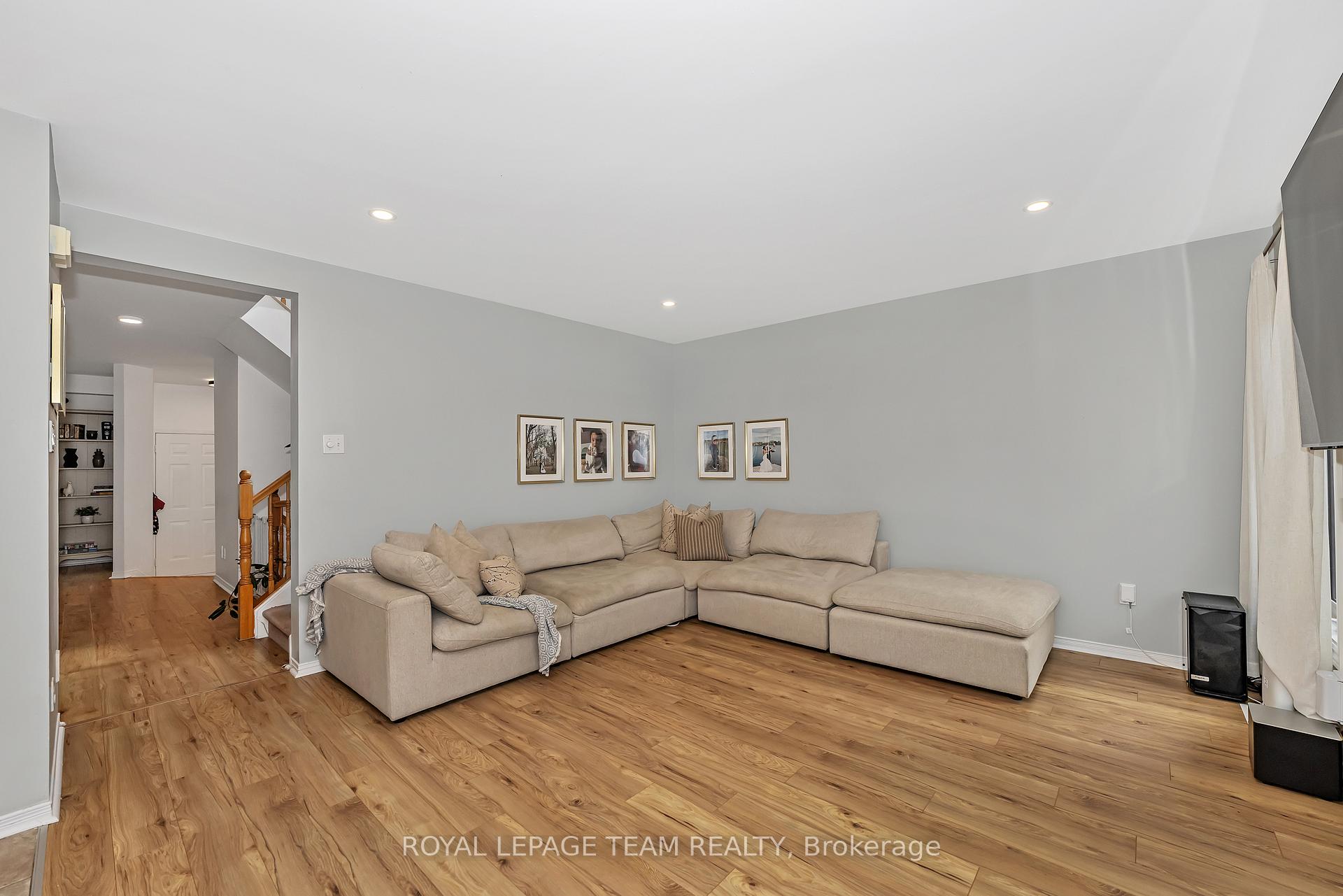 Photo 11 of 44 Chartwell Avenue, Ottawa, Craig Henry/Woodvale — HOMEH