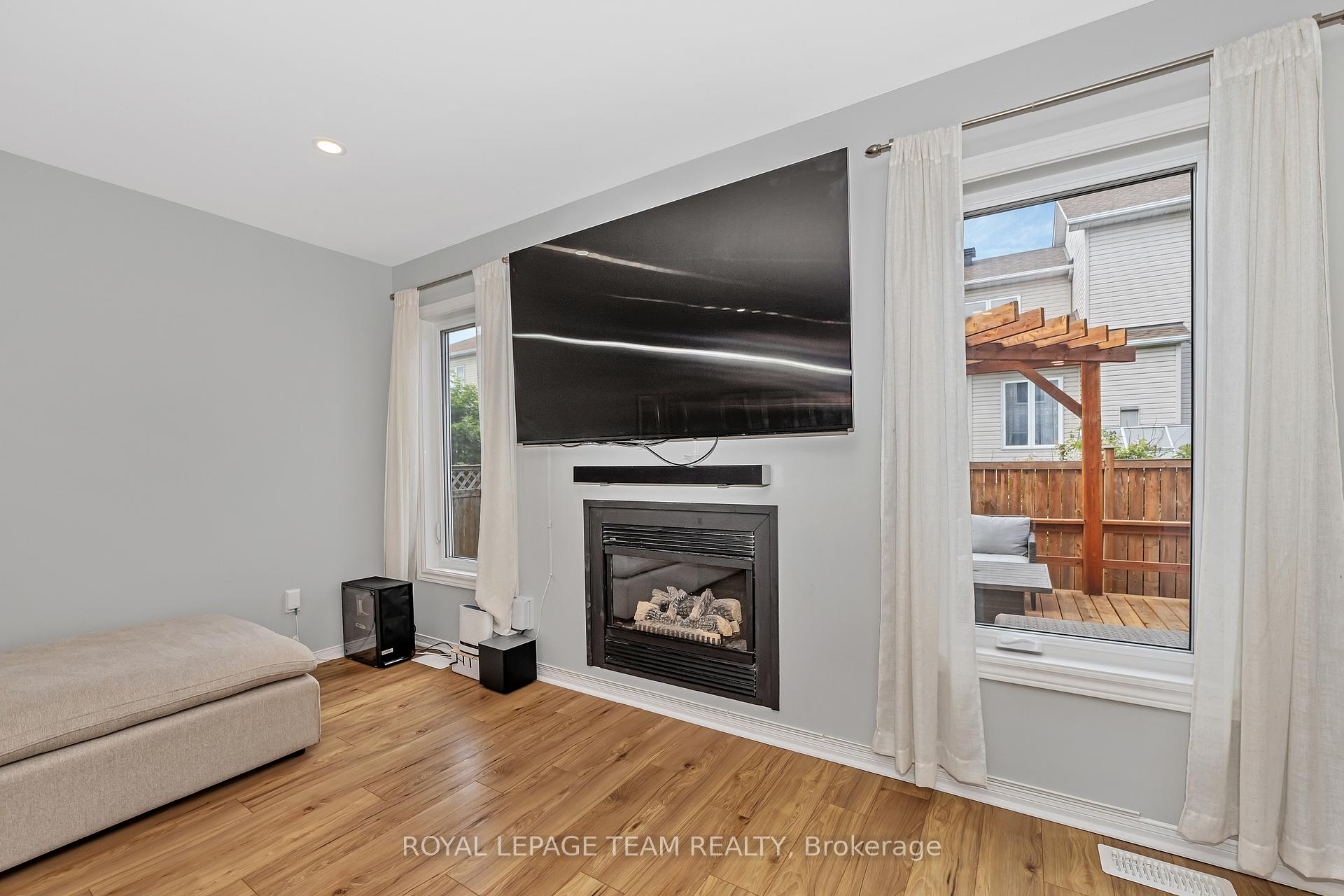 Photo 12 of 44 Chartwell Avenue, Ottawa, Craig Henry/Woodvale — HOMEH