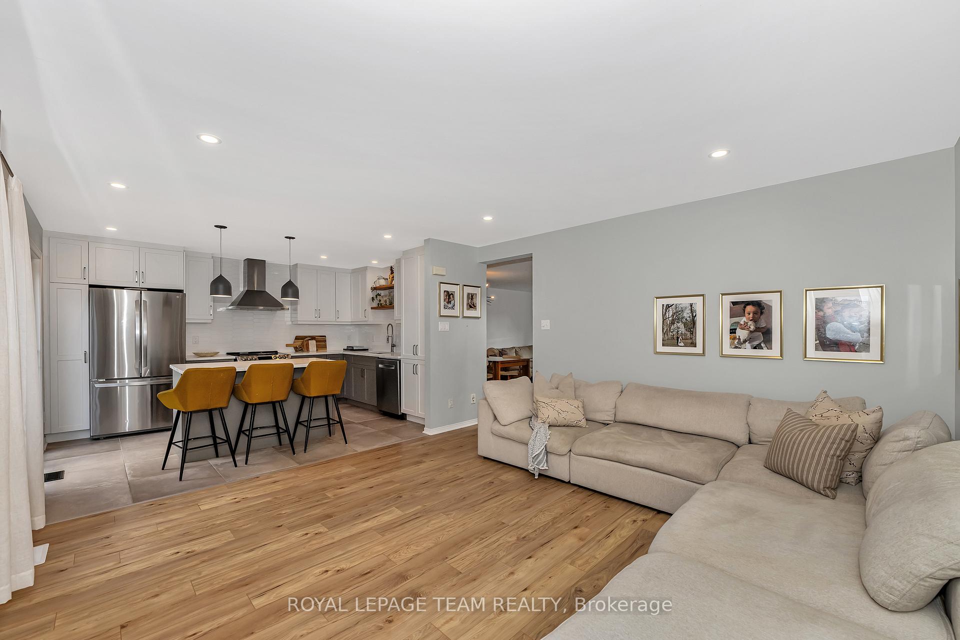 Photo 13 of 44 Chartwell Avenue, Ottawa, Craig Henry/Woodvale — HOMEH