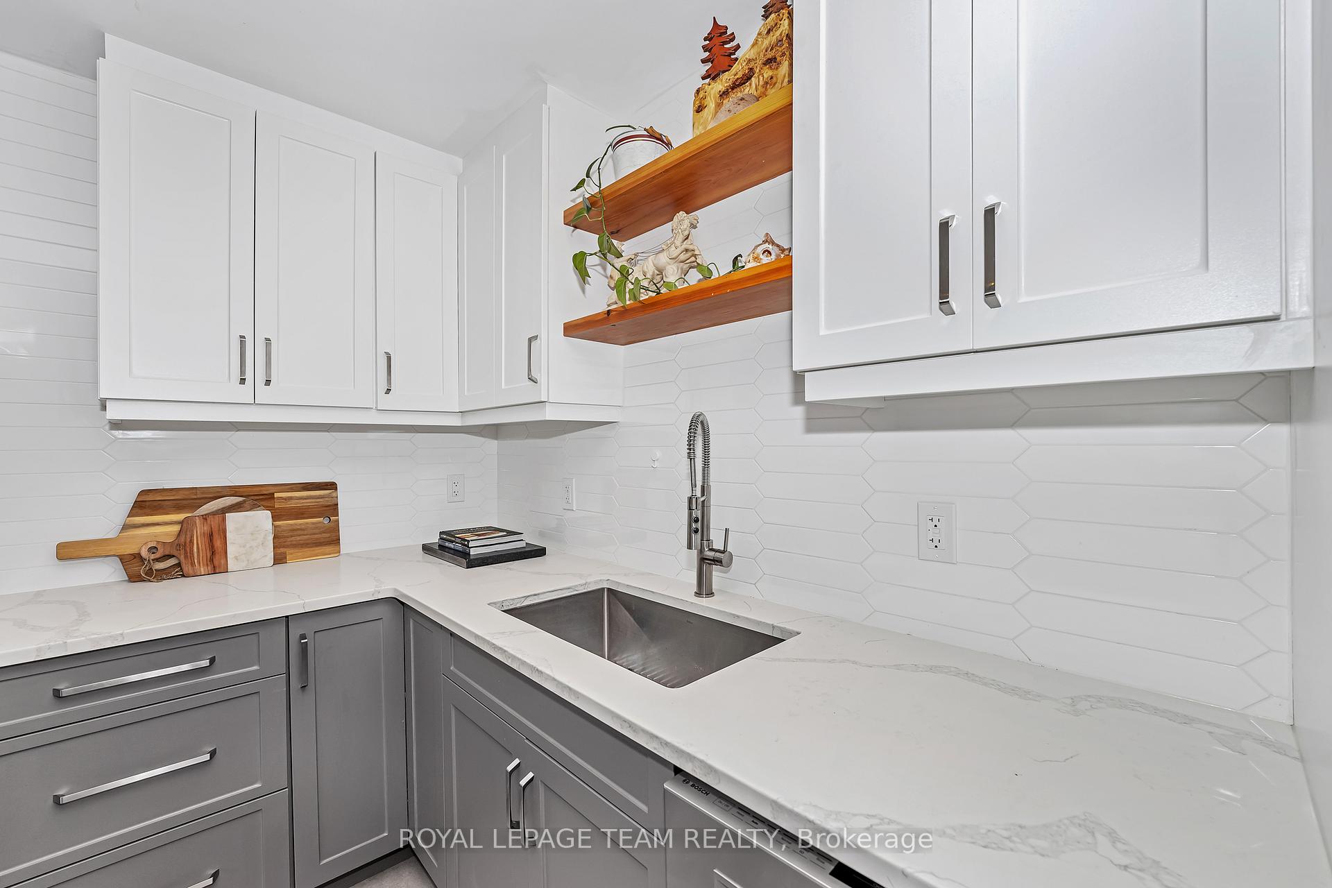 Photo 14 of 44 Chartwell Avenue, Ottawa, Craig Henry/Woodvale — HOMEH