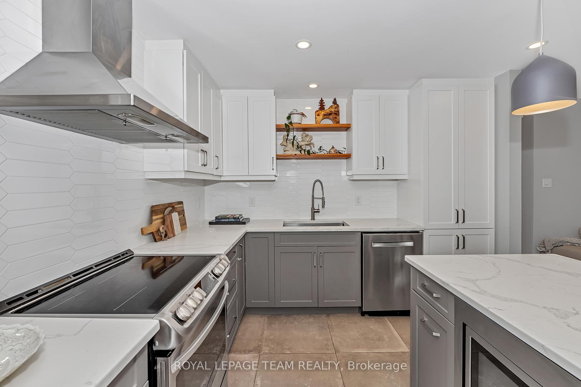 Photo 15 of 44 Chartwell Avenue, Ottawa, Craig Henry/Woodvale — HOMEH