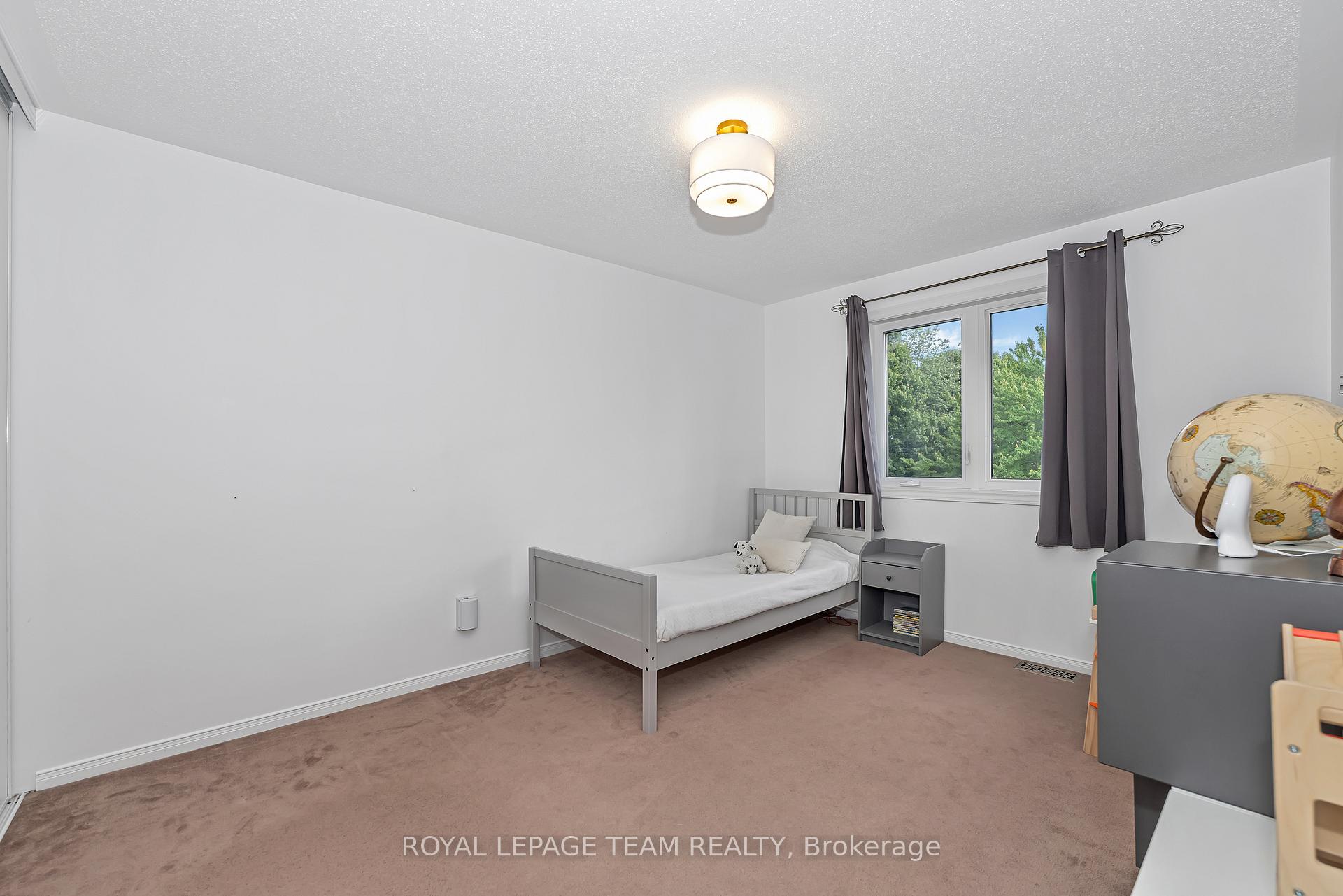 Photo 17 of 44 Chartwell Avenue, Ottawa, Craig Henry/Woodvale — HOMEH