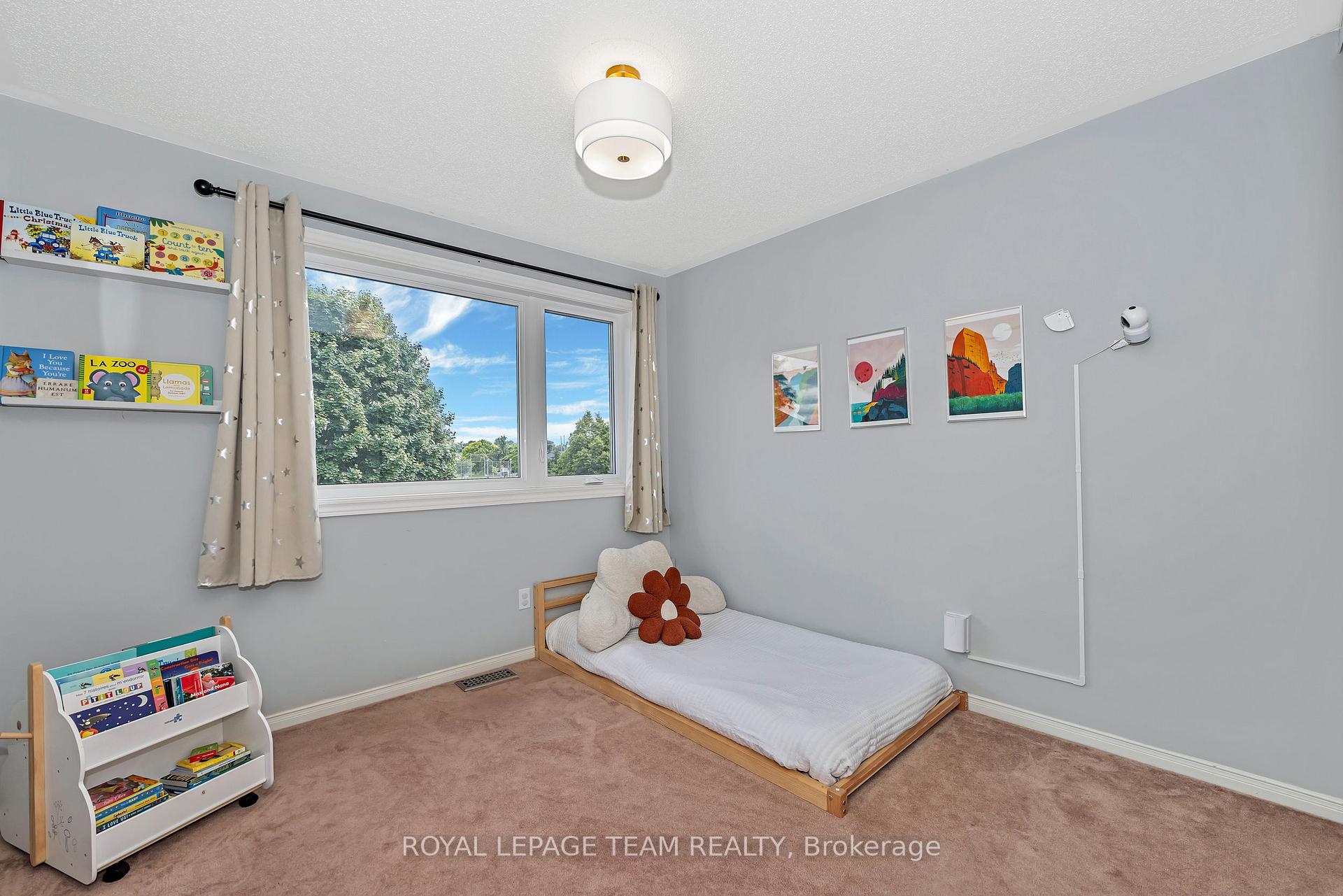Photo 18 of 44 Chartwell Avenue, Ottawa, Craig Henry/Woodvale — HOMEH