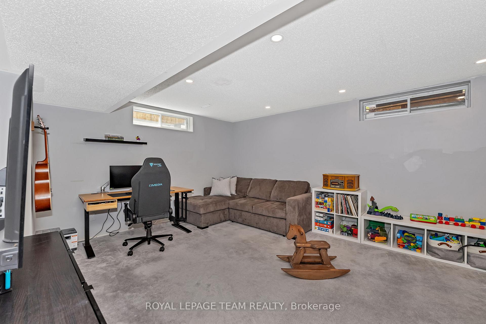 Photo 23 of 44 Chartwell Avenue, Ottawa, Craig Henry/Woodvale — HOMEH