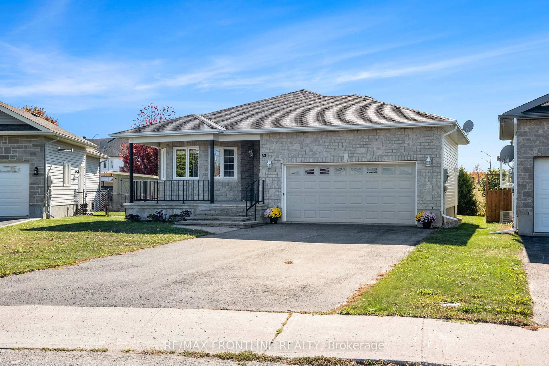 Photo 3 of 53 Lee Avenue, Smiths Falls — HOMEH