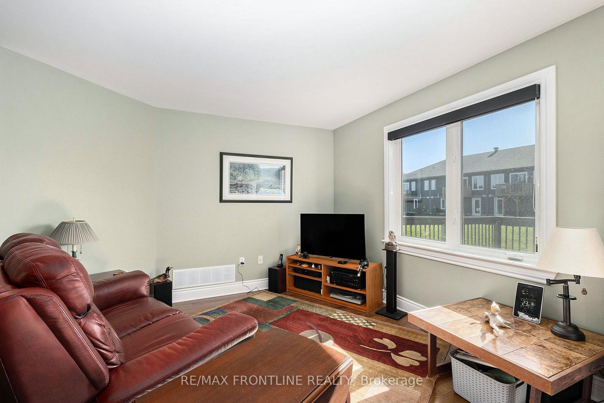 Photo 6 of 53 Lee Avenue, Smiths Falls — HOMEH