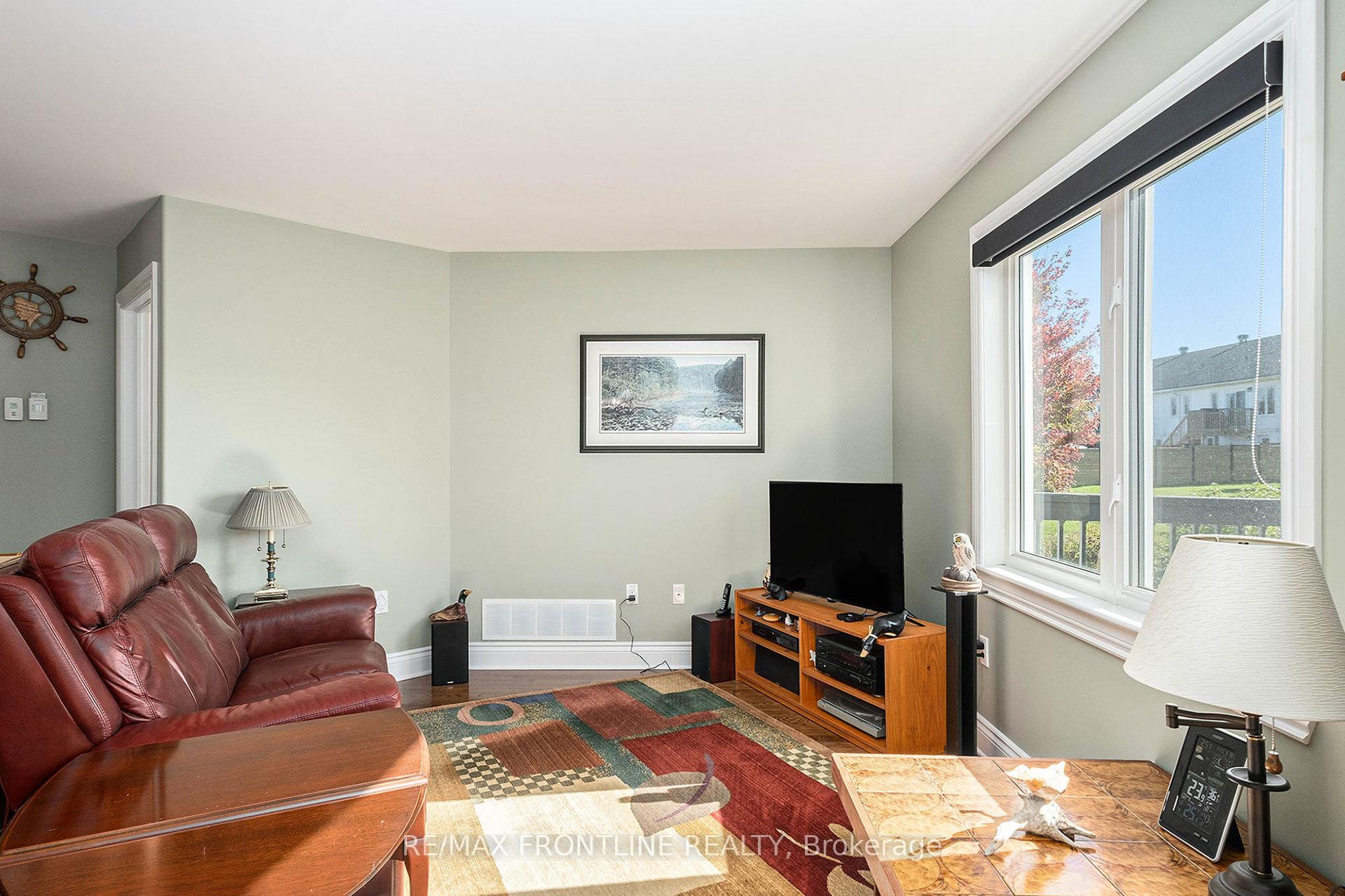 Photo 7 of 53 Lee Avenue, Smiths Falls — HOMEH