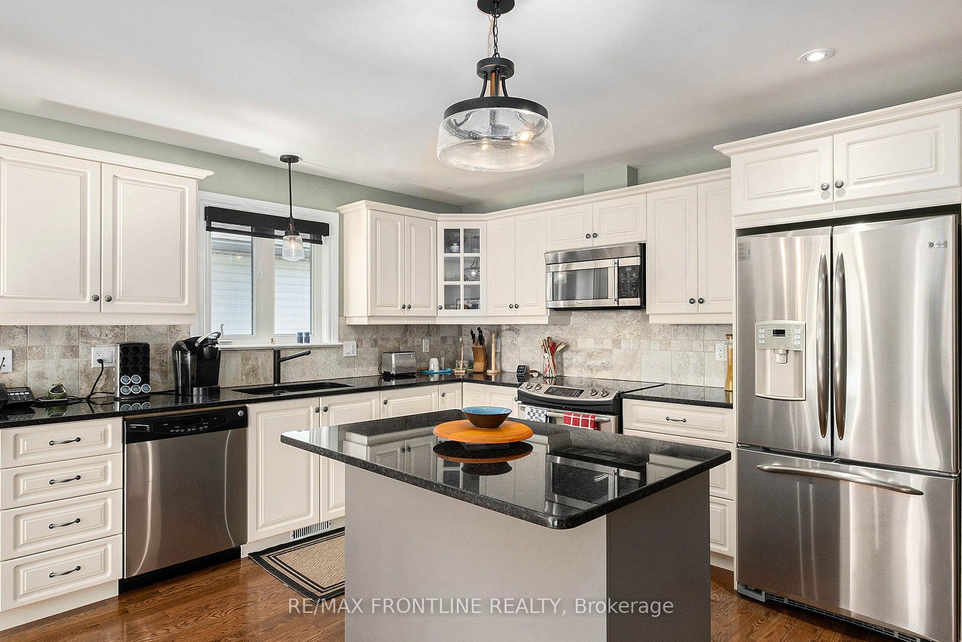 Photo 11 of 53 Lee Avenue, Smiths Falls — HOMEH