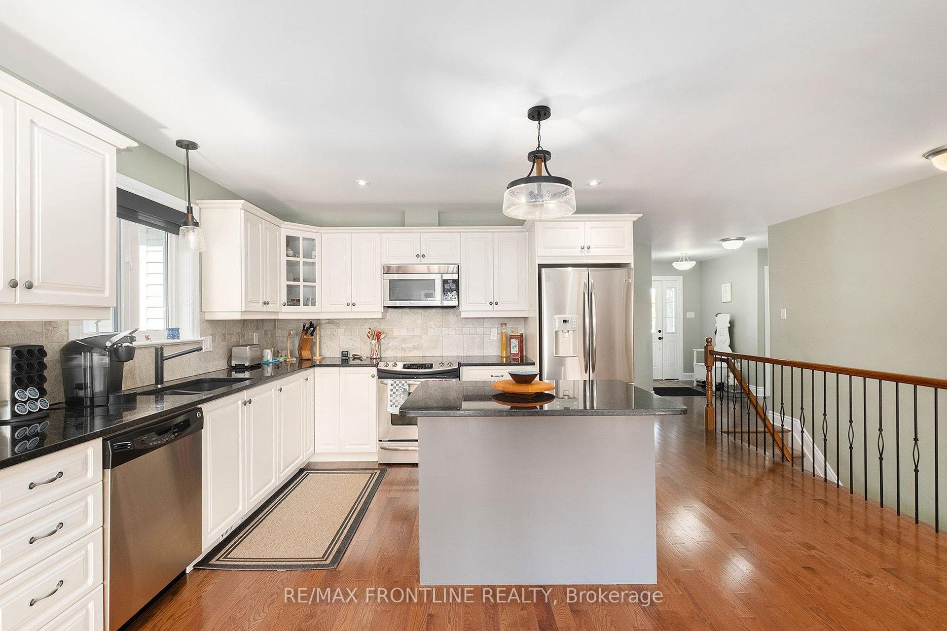 Photo 12 of 53 Lee Avenue, Smiths Falls — HOMEH