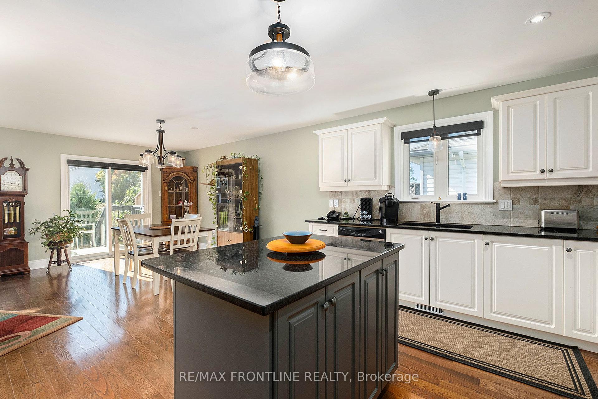 Photo 13 of 53 Lee Avenue, Smiths Falls — HOMEH