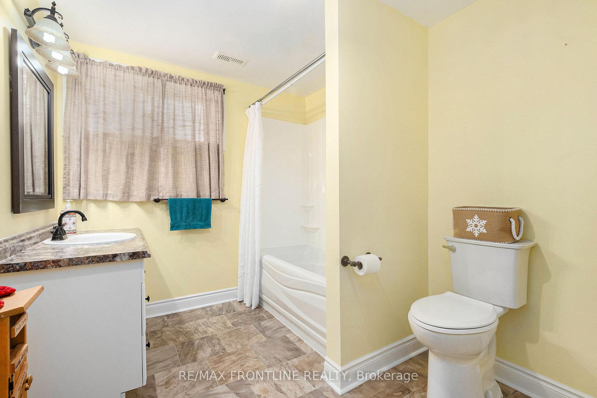 Photo 27 of 53 Lee Avenue, Smiths Falls — HOMEH