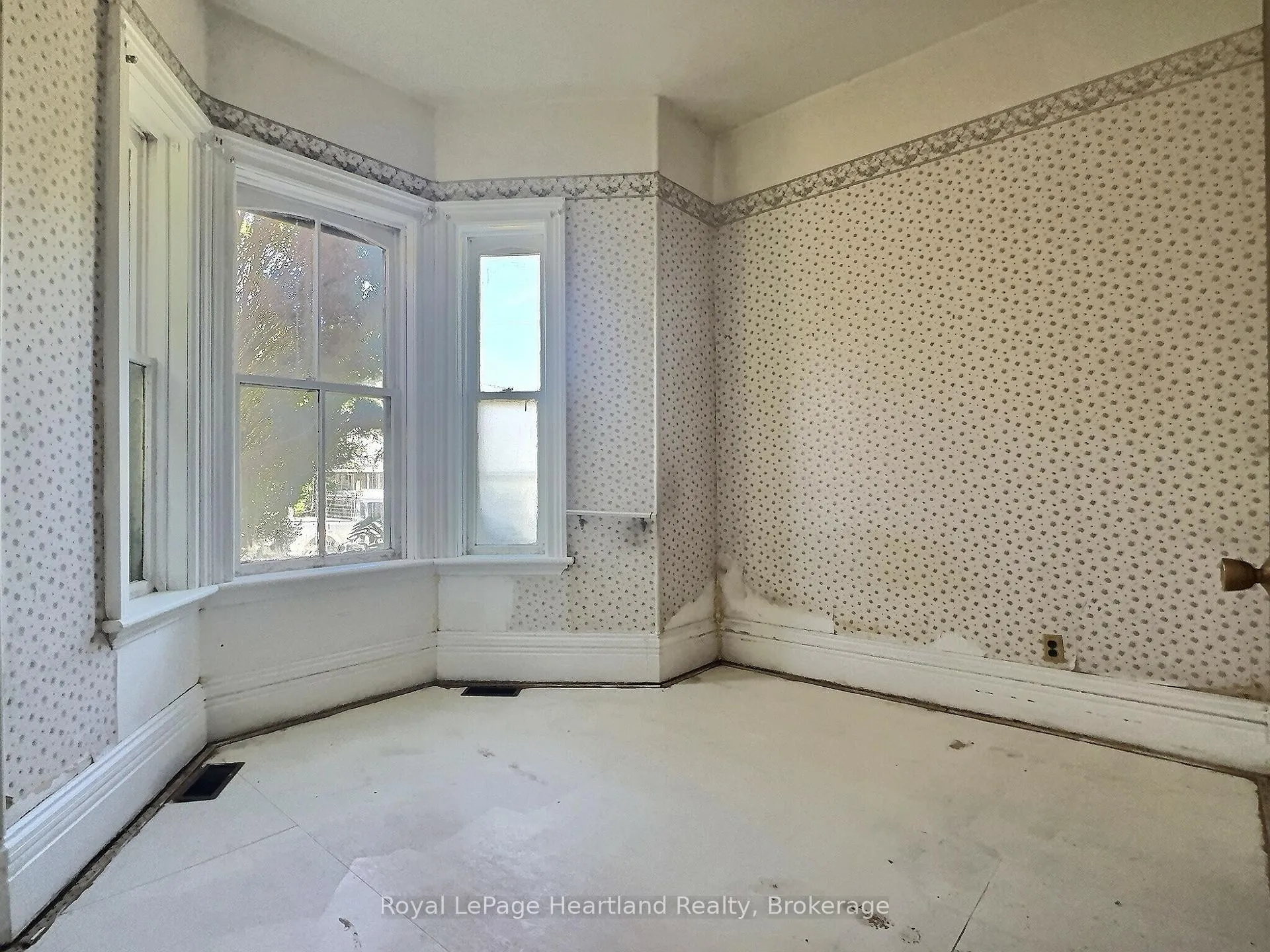 Photo 18 of 34 Main Street S, South Huron, Exeter — HOMEH