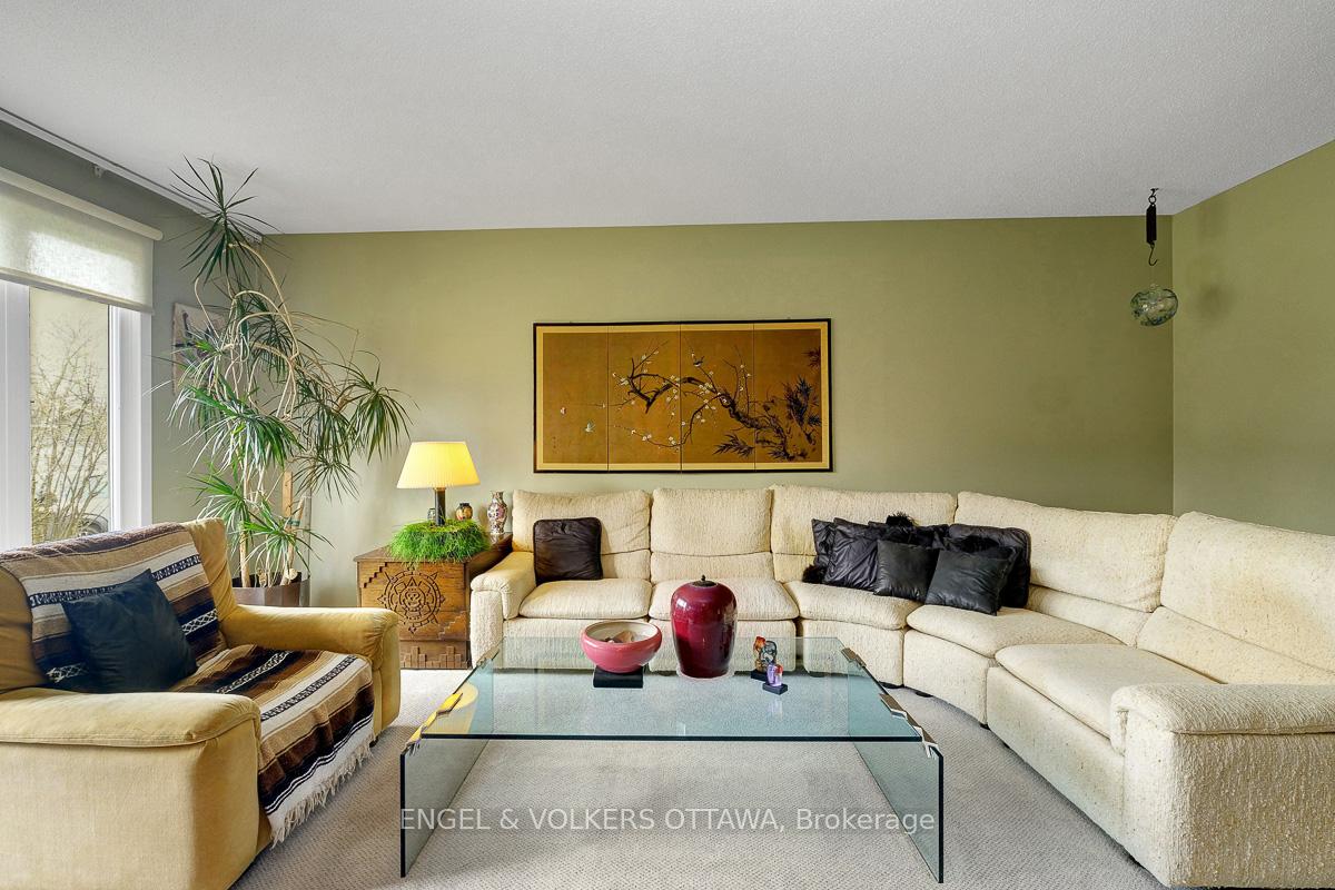 Photo 8 of 59 Charing Road, Ottawa, Craig Henry/Woodvale — HOMEH