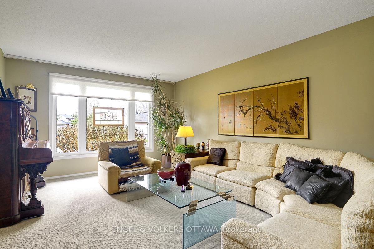 Photo 9 of 59 Charing Road, Ottawa, Craig Henry/Woodvale — HOMEH
