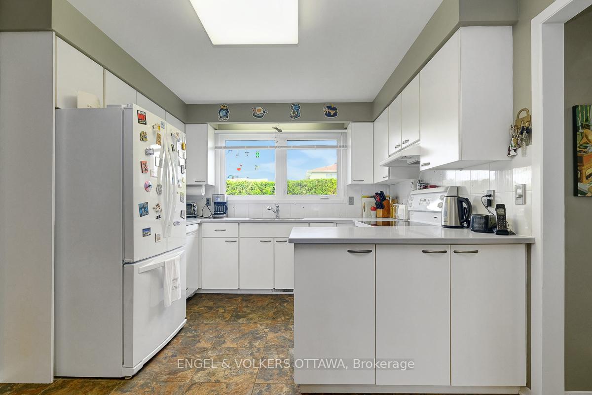 Photo 17 of 59 Charing Road, Ottawa, Craig Henry/Woodvale — HOMEH