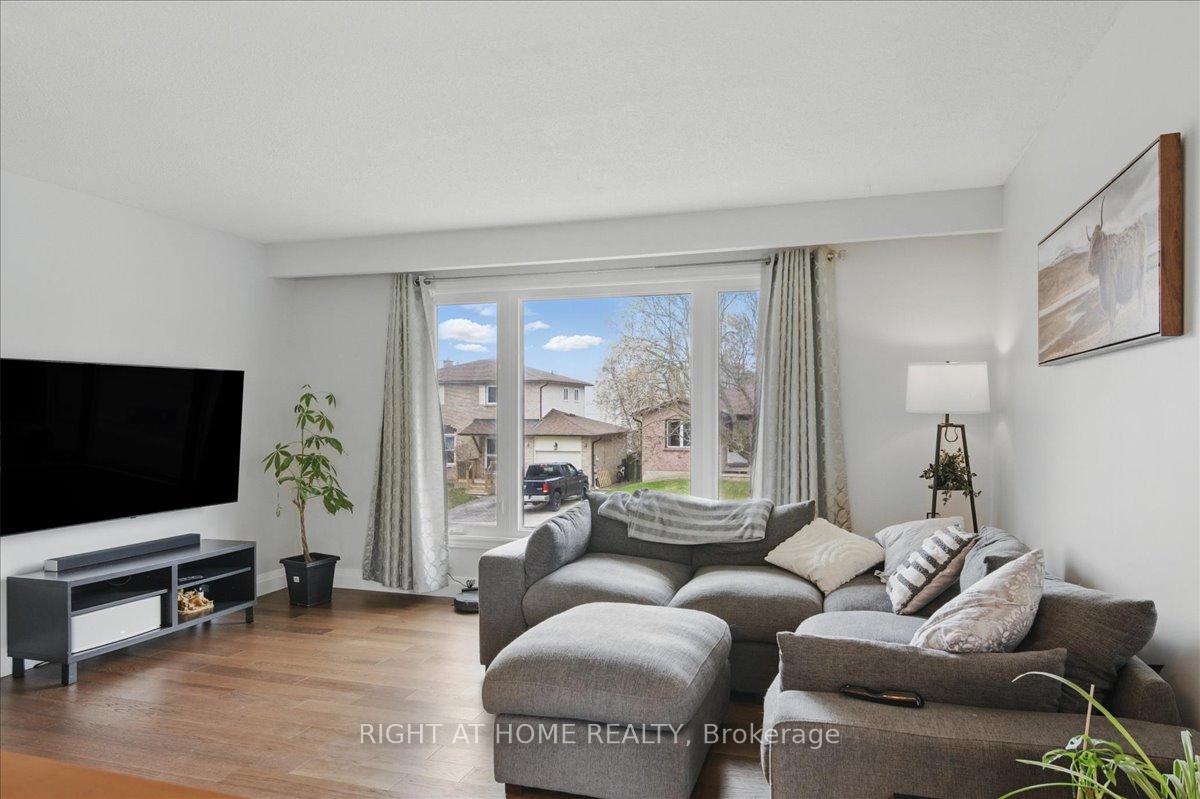 Photo 8 of 65 Heath Crescent, Scugog, Port Perry — HOMEH