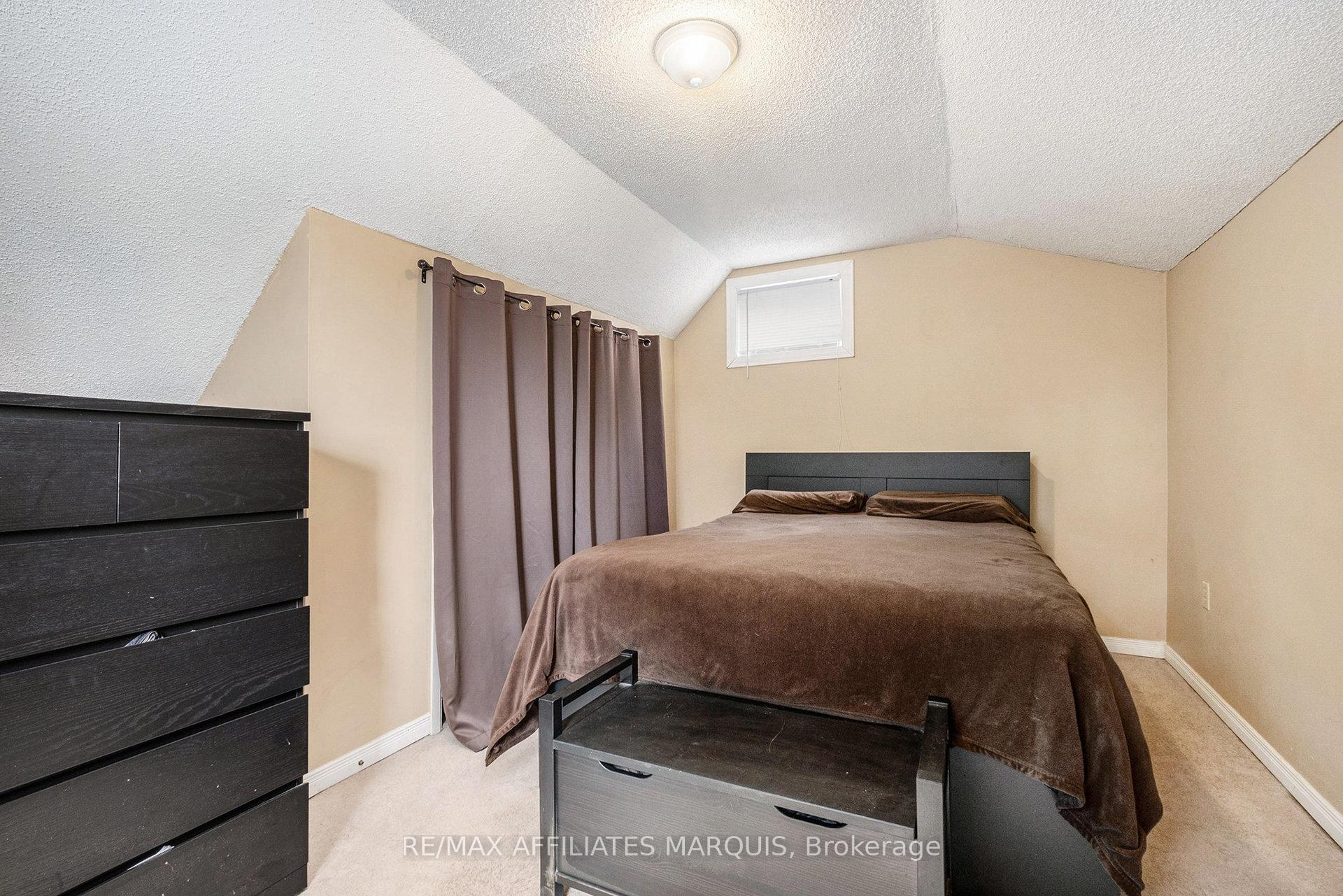 Photo 10 of 28 5th Street, Smiths Falls — HOMEH