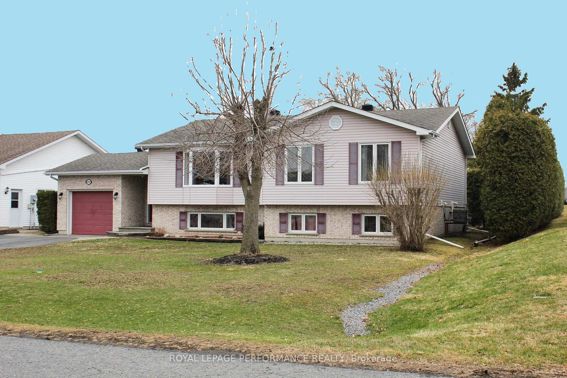 Photo 2 of 6818 Riverview Drive, South Glengarry, South Glengarry (Charlottenburgh) Twp — HOMEH