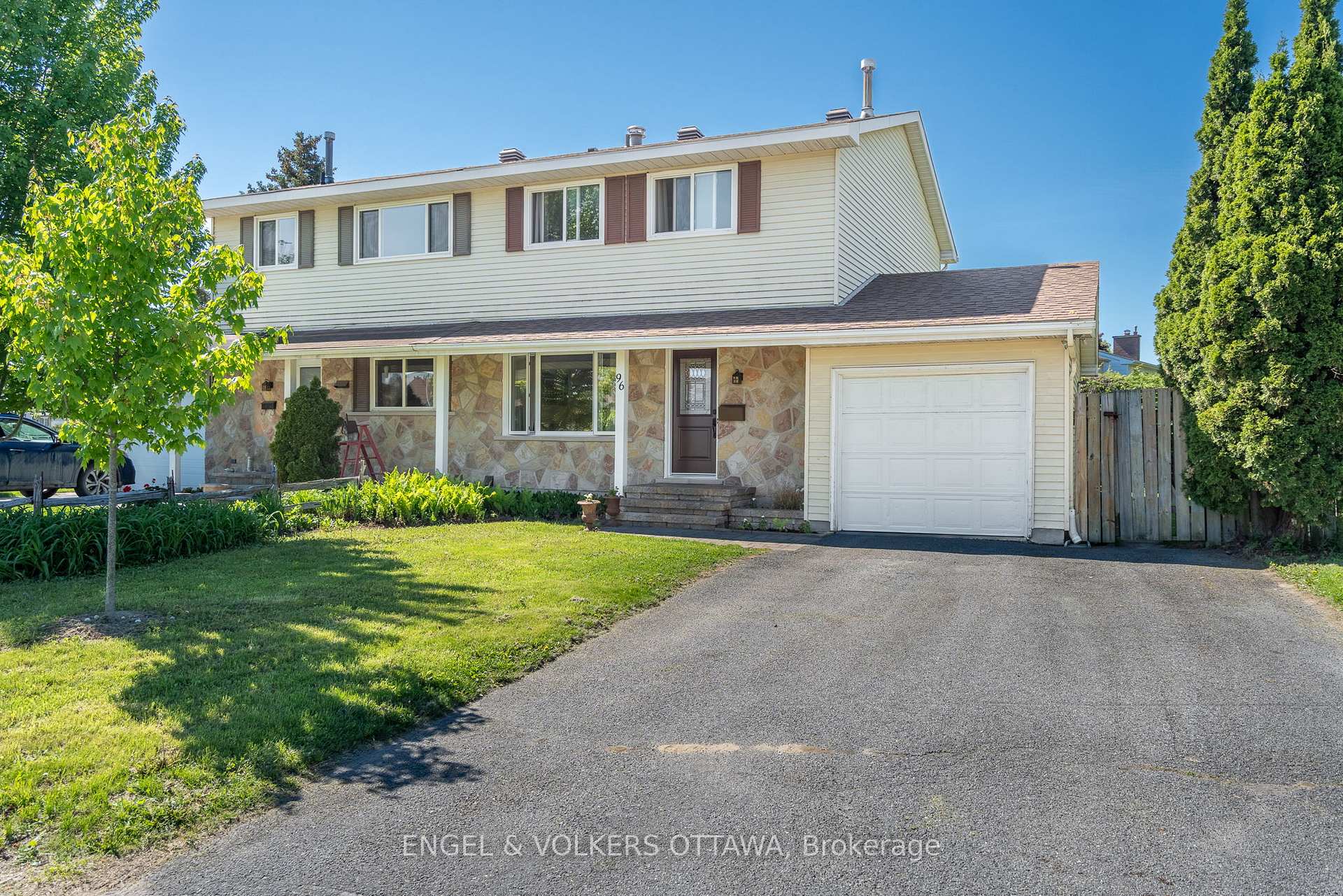 Photo 2 of 96 Craig Henry Drive, Ottawa, Craig Henry/Woodvale — HOMEH