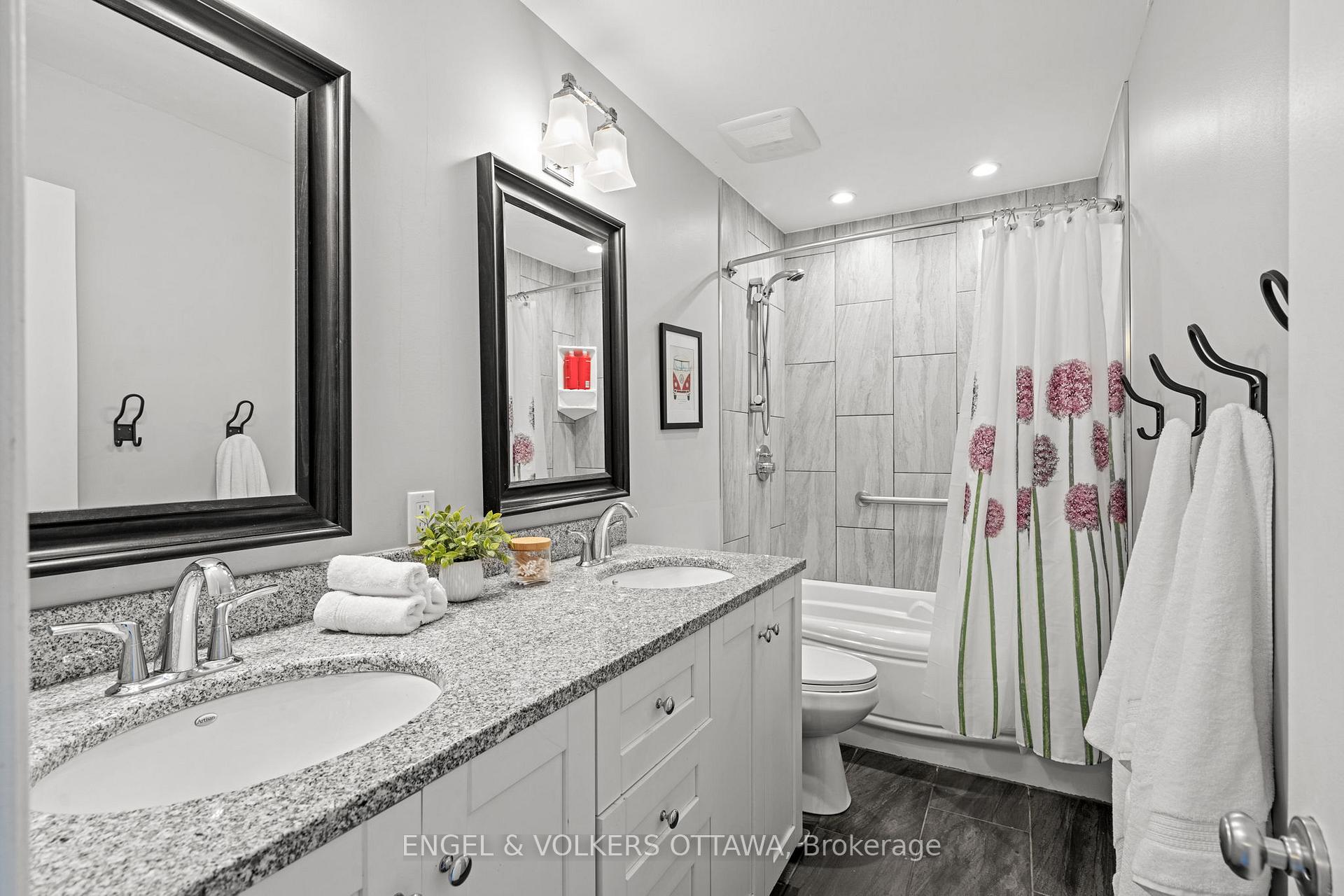 Photo 25 of 96 Craig Henry Drive, Ottawa, Craig Henry/Woodvale — HOMEH