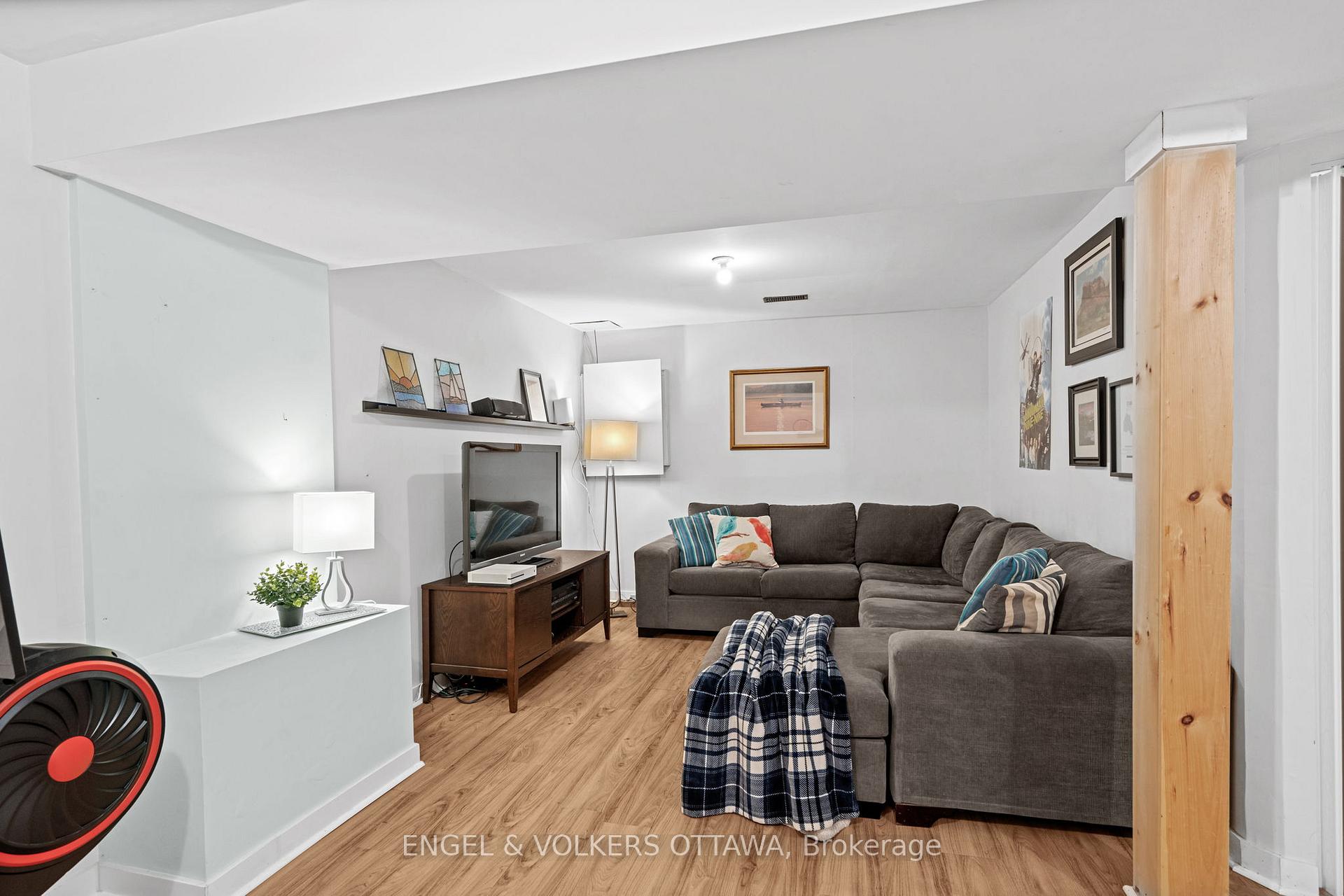 Photo 32 of 96 Craig Henry Drive, Ottawa, Craig Henry/Woodvale — HOMEH