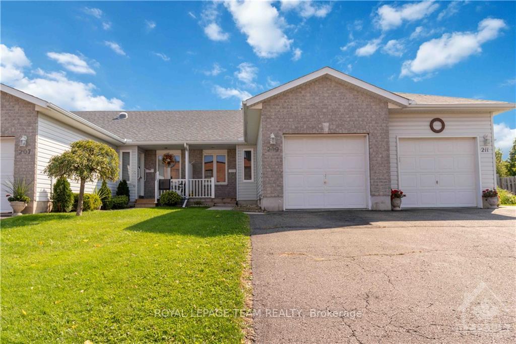 Photo 2 of 209 Renfrew Avenue W, Renfrew — HOMEH