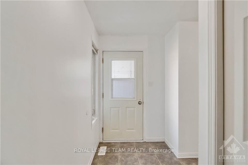 Photo 4 of 209 Renfrew Avenue W, Renfrew — HOMEH