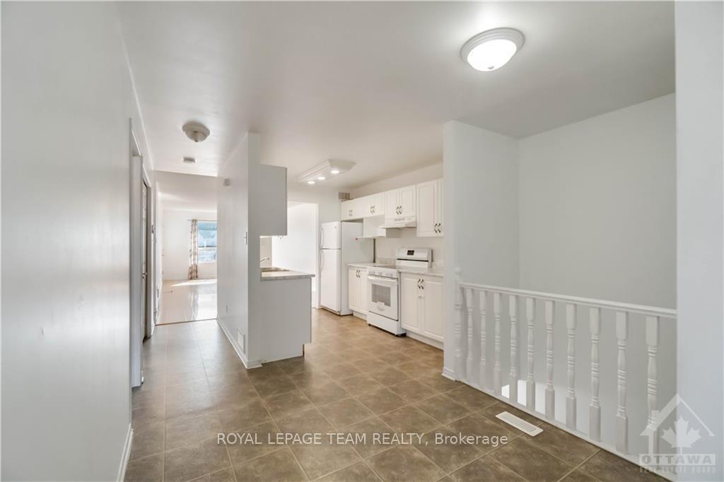 Photo 5 of 209 Renfrew Avenue W, Renfrew — HOMEH