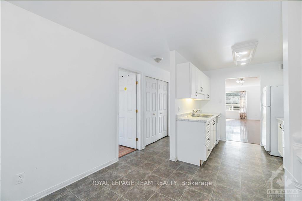 Photo 6 of 209 Renfrew Avenue W, Renfrew — HOMEH
