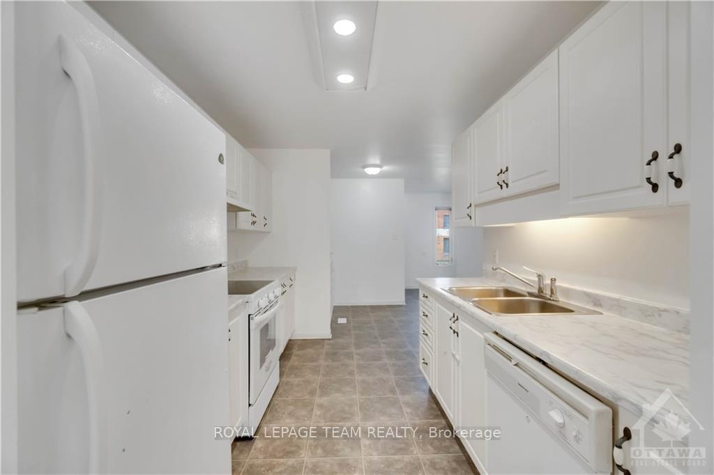 Photo 10 of 209 Renfrew Avenue W, Renfrew — HOMEH