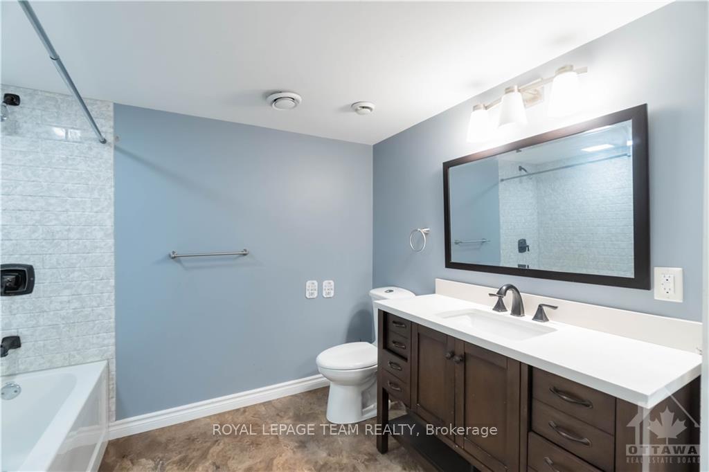 Photo 24 of 209 Renfrew Avenue W, Renfrew — HOMEH