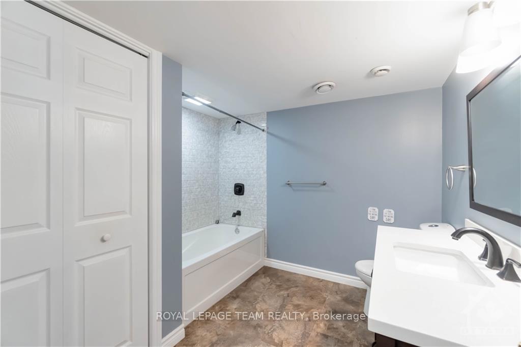 Photo 25 of 209 Renfrew Avenue W, Renfrew — HOMEH
