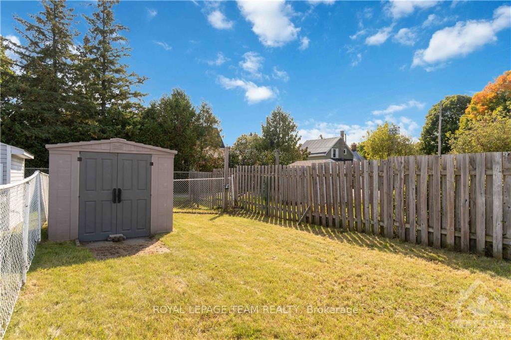 Photo 29 of 209 Renfrew Avenue W, Renfrew — HOMEH