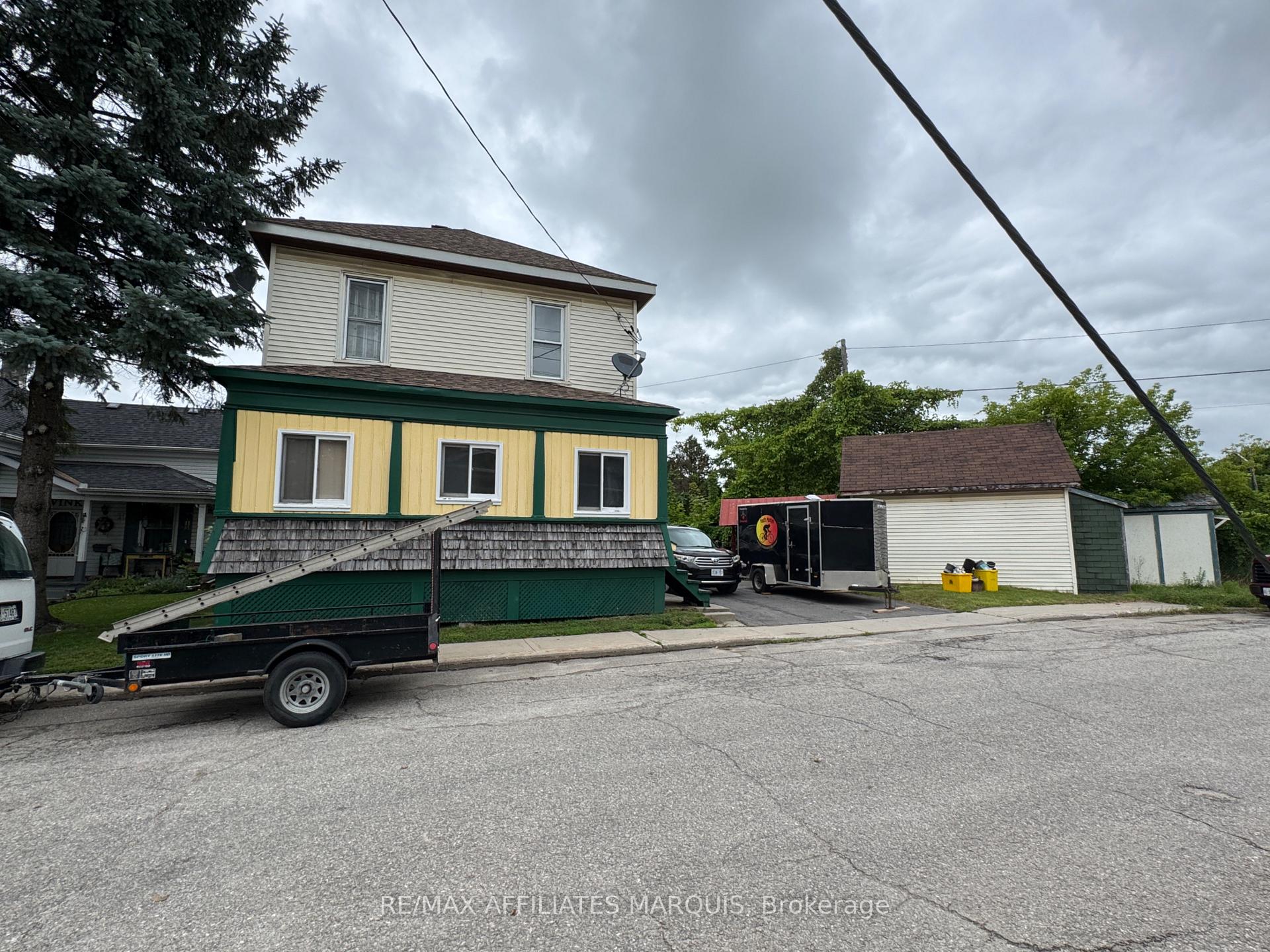 Photo 3 of 12 Helen Street, Smiths Falls — HOMEH