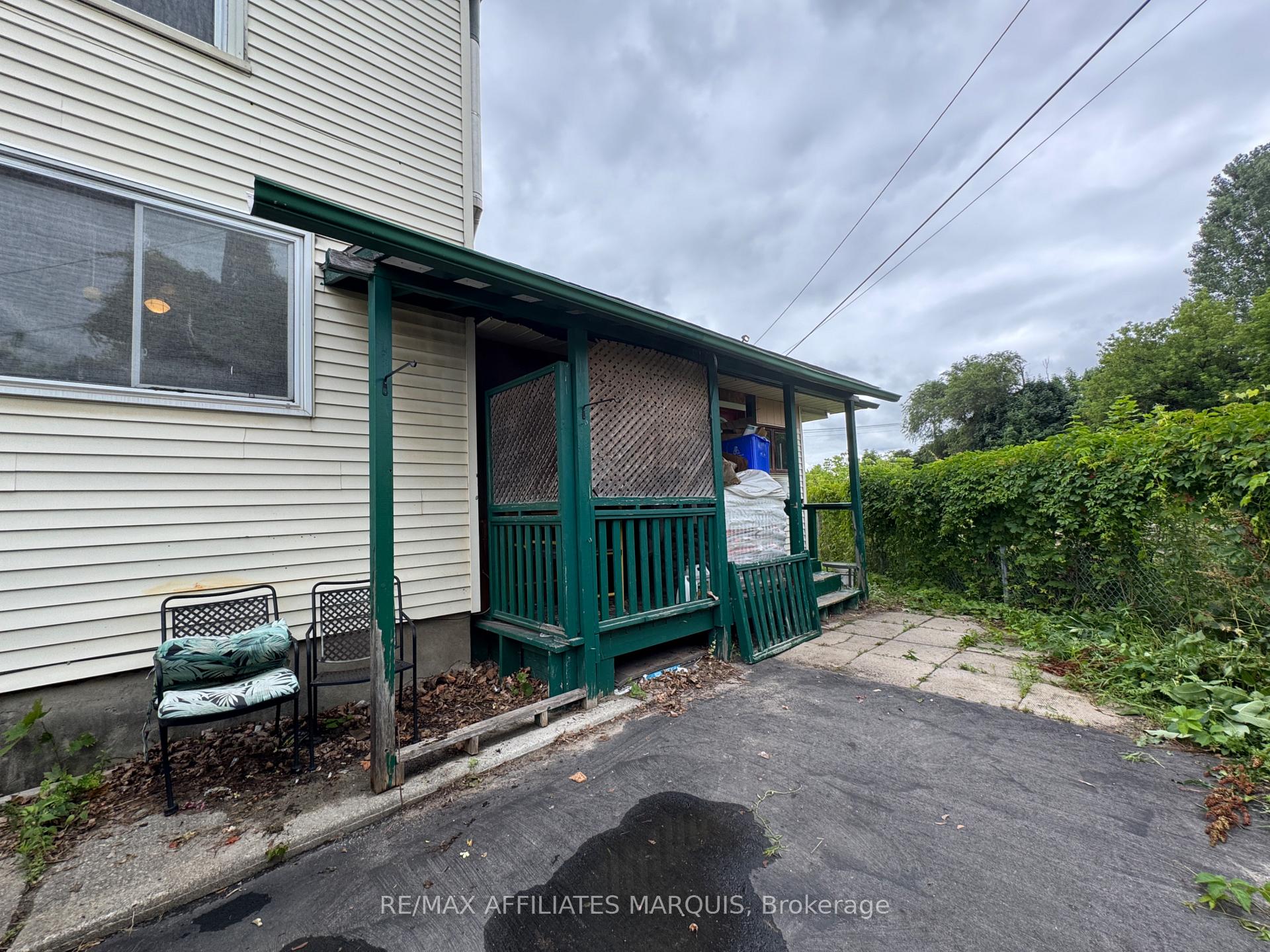 Photo 6 of 12 Helen Street, Smiths Falls — HOMEH