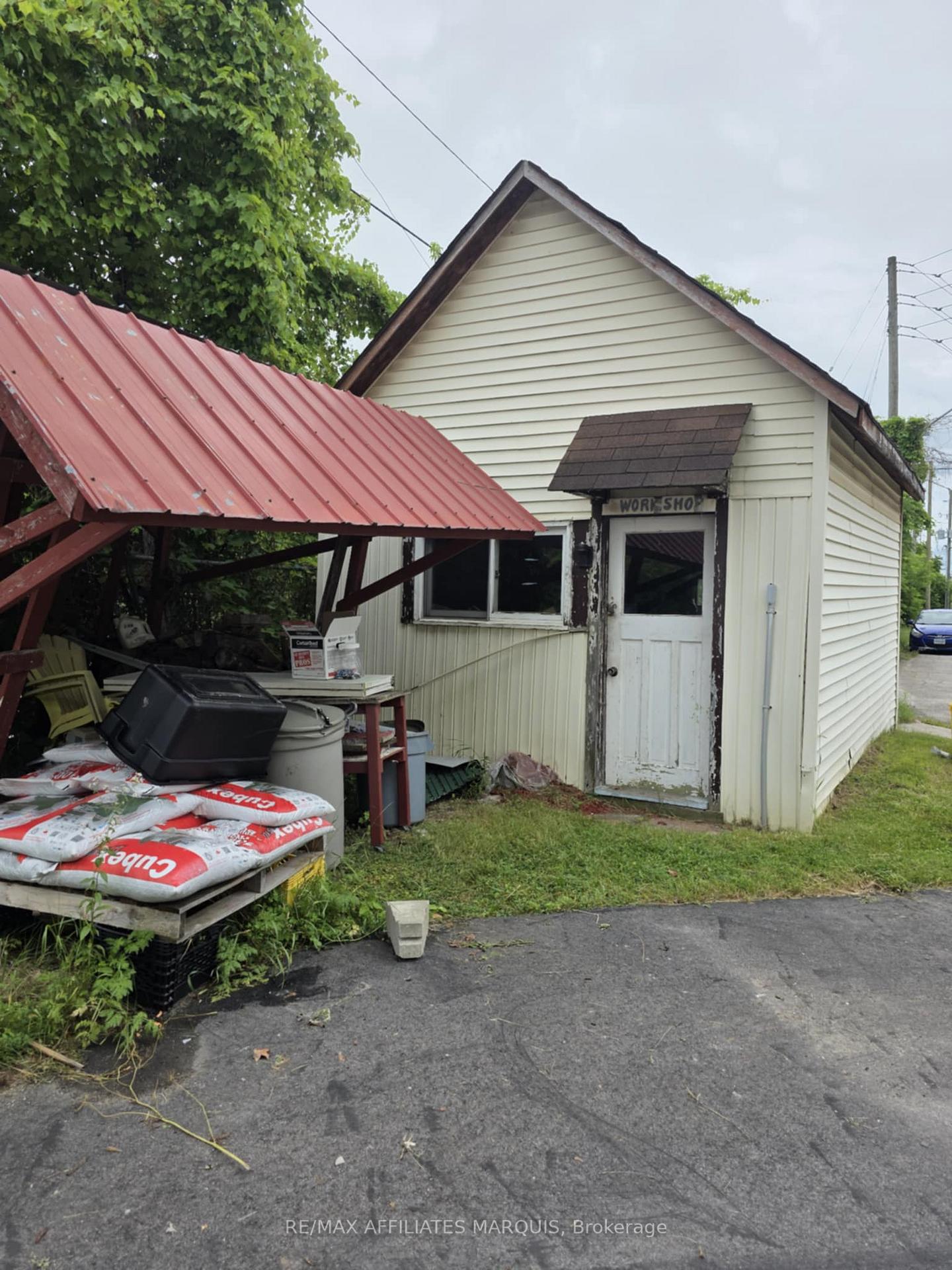 Photo 9 of 12 Helen Street, Smiths Falls — HOMEH
