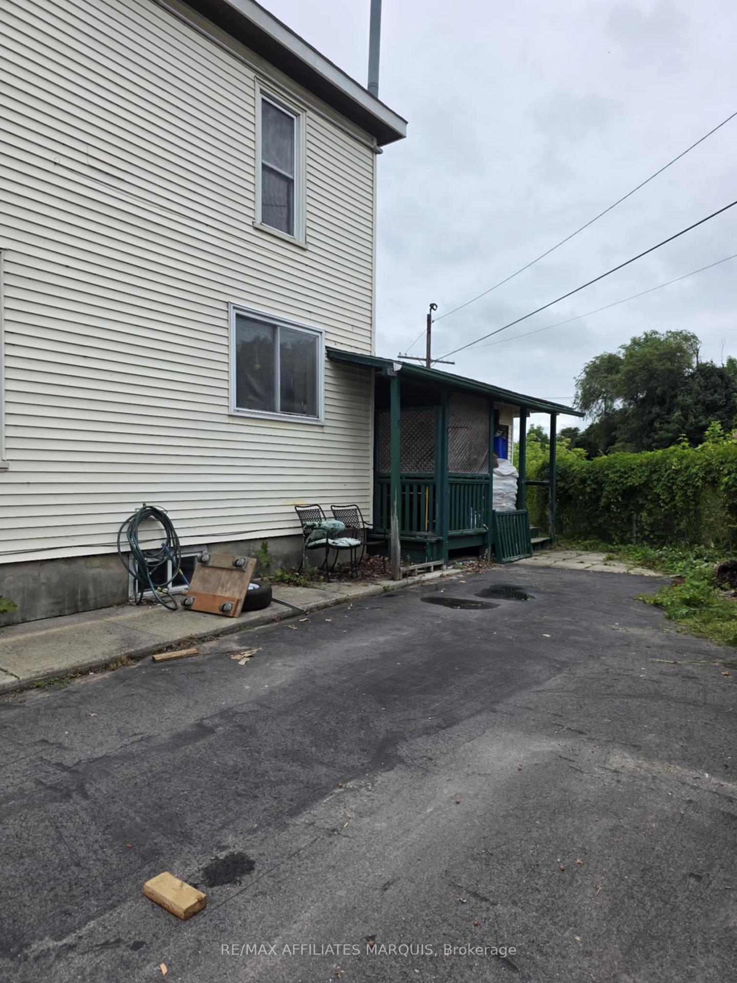 Photo 10 of 12 Helen Street, Smiths Falls — HOMEH
