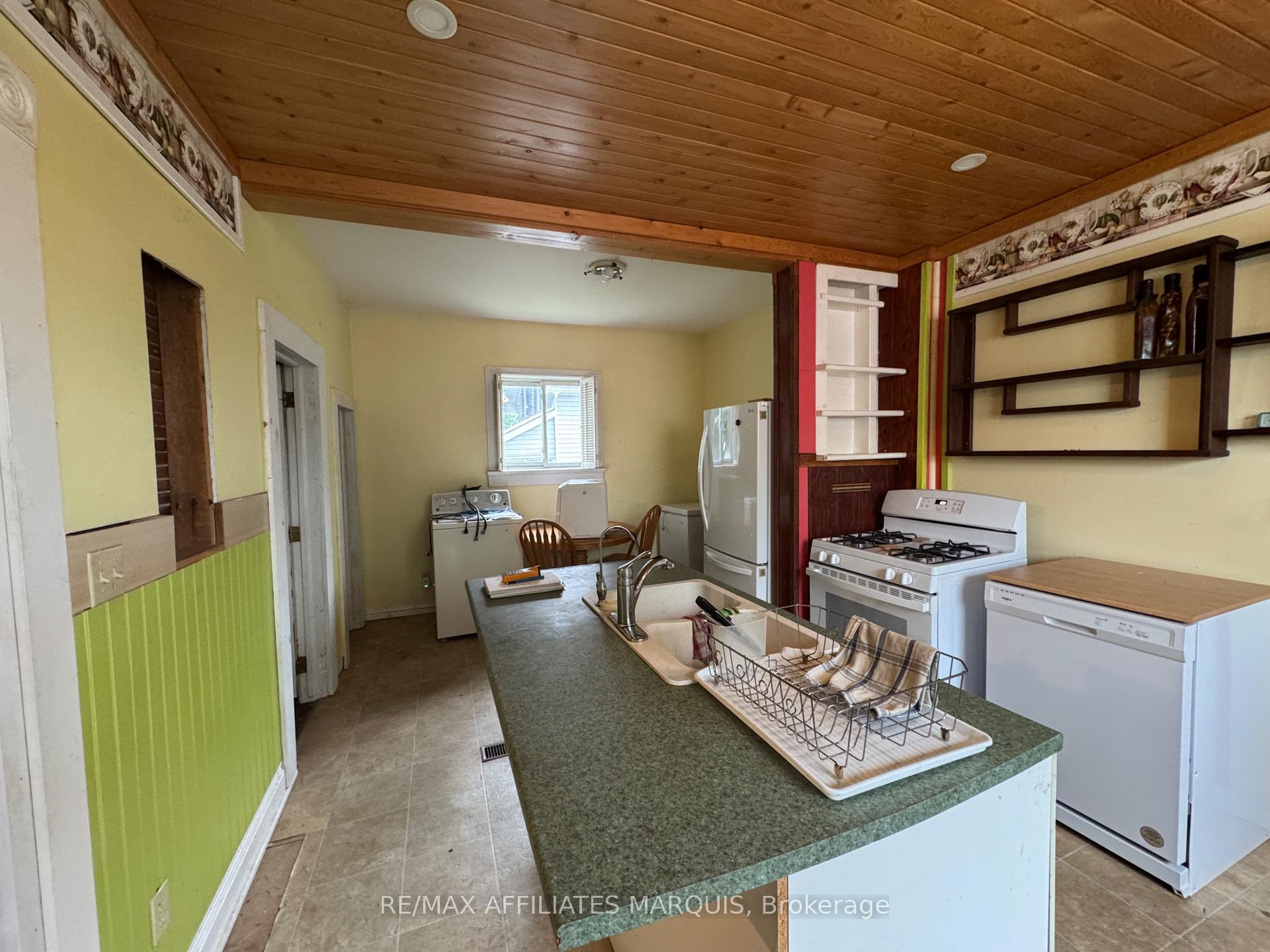 Photo 13 of 12 Helen Street, Smiths Falls — HOMEH