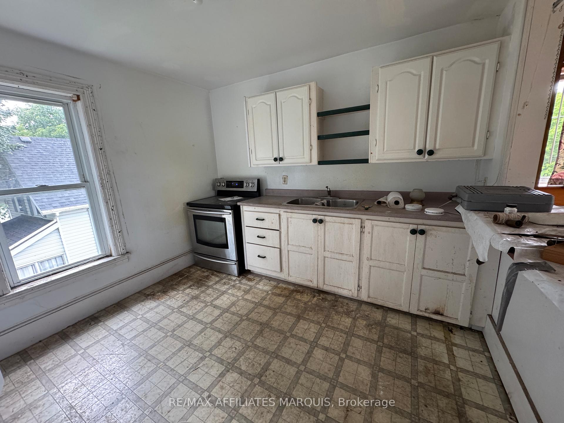 Photo 21 of 12 Helen Street, Smiths Falls — HOMEH