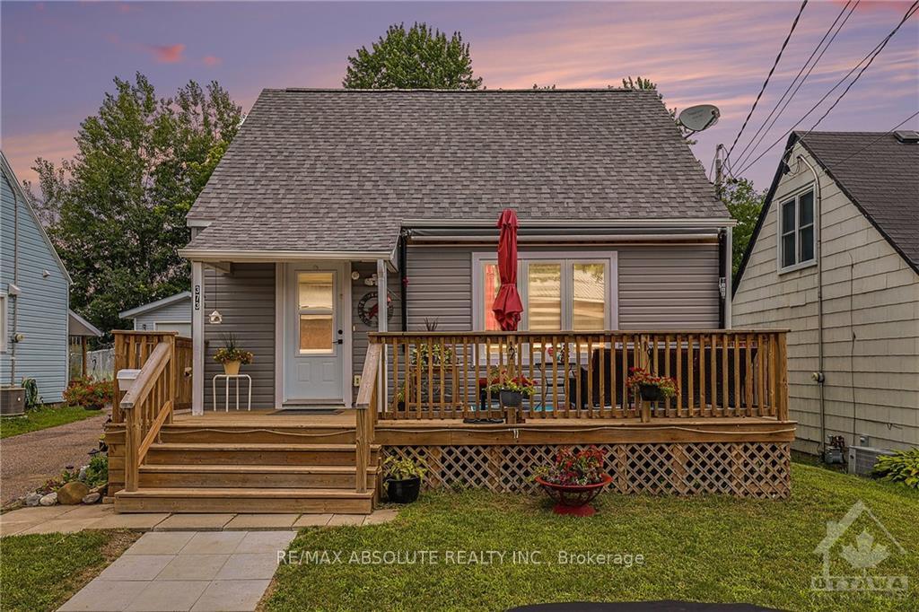 Front of 373 Raglan Street N