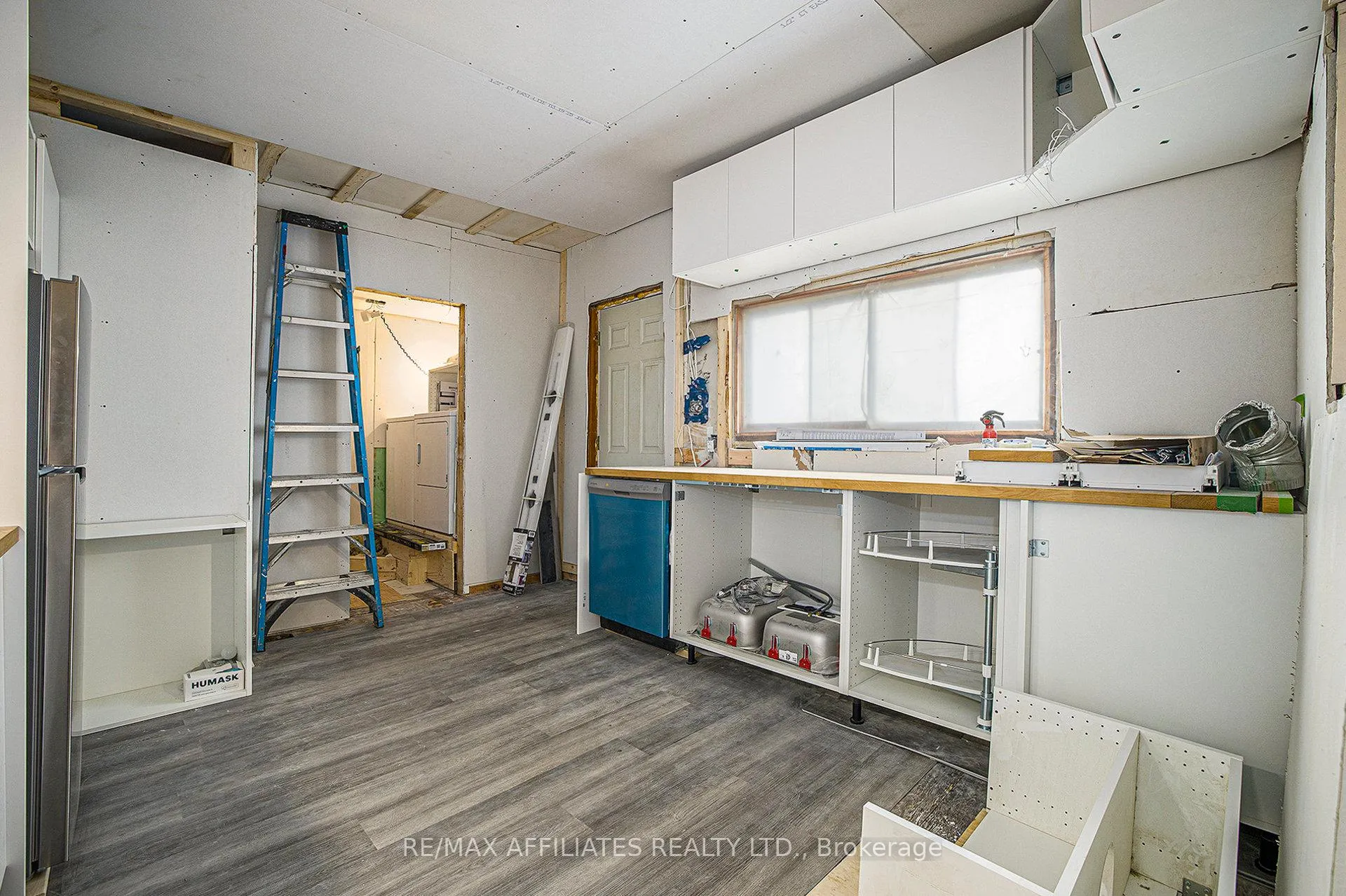 Photo 3 of 20 Montague Street, Smiths Falls — HOMEH
