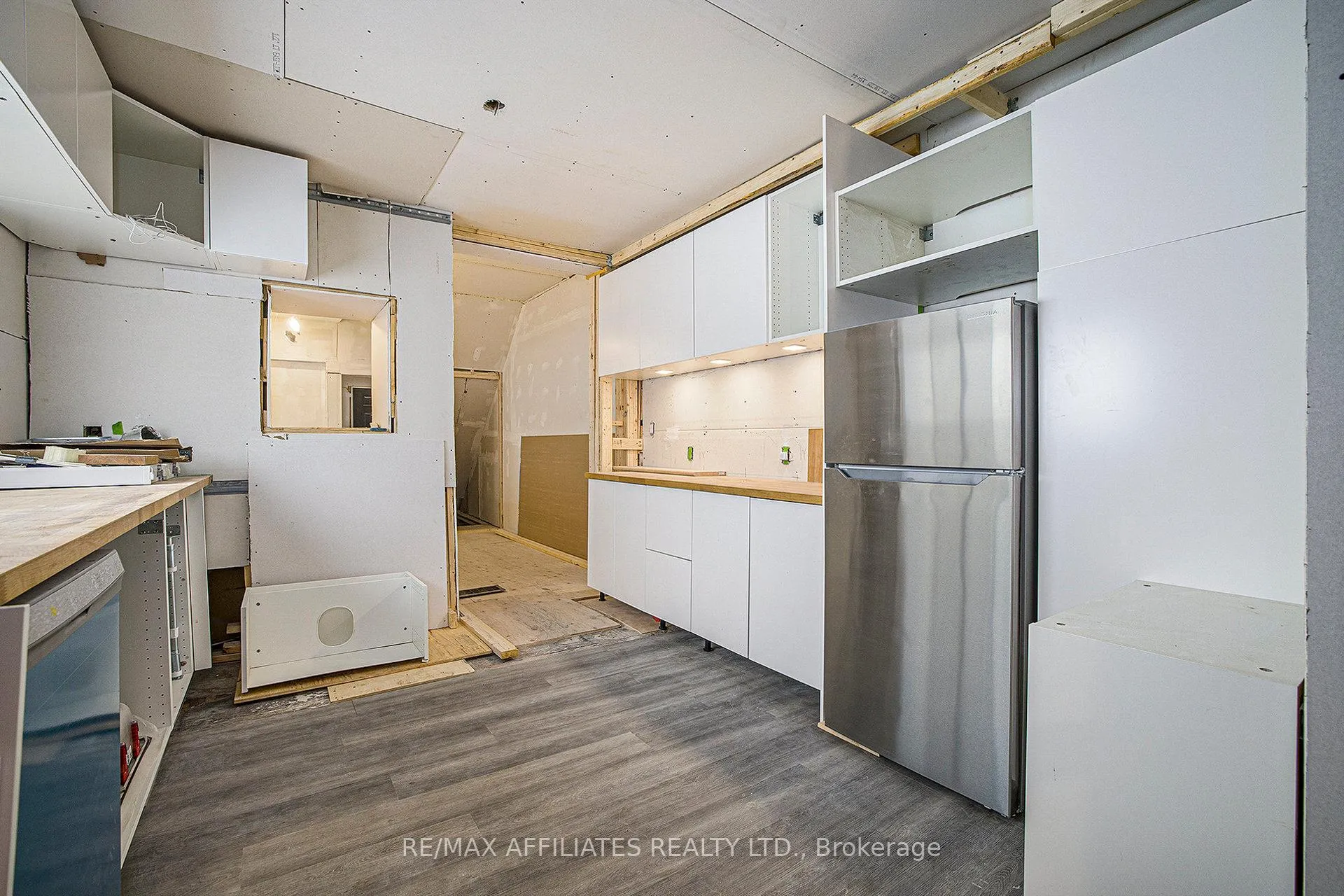 Photo 4 of 20 Montague Street, Smiths Falls — HOMEH