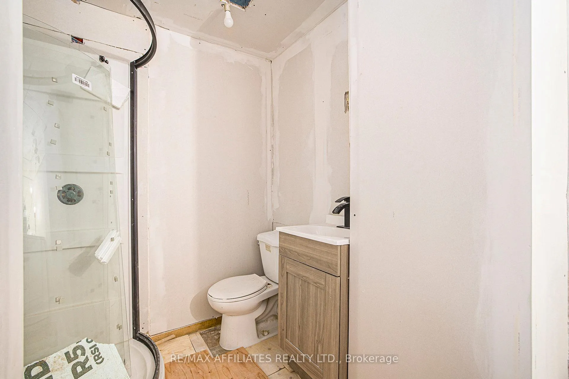 Photo 5 of 20 Montague Street, Smiths Falls — HOMEH