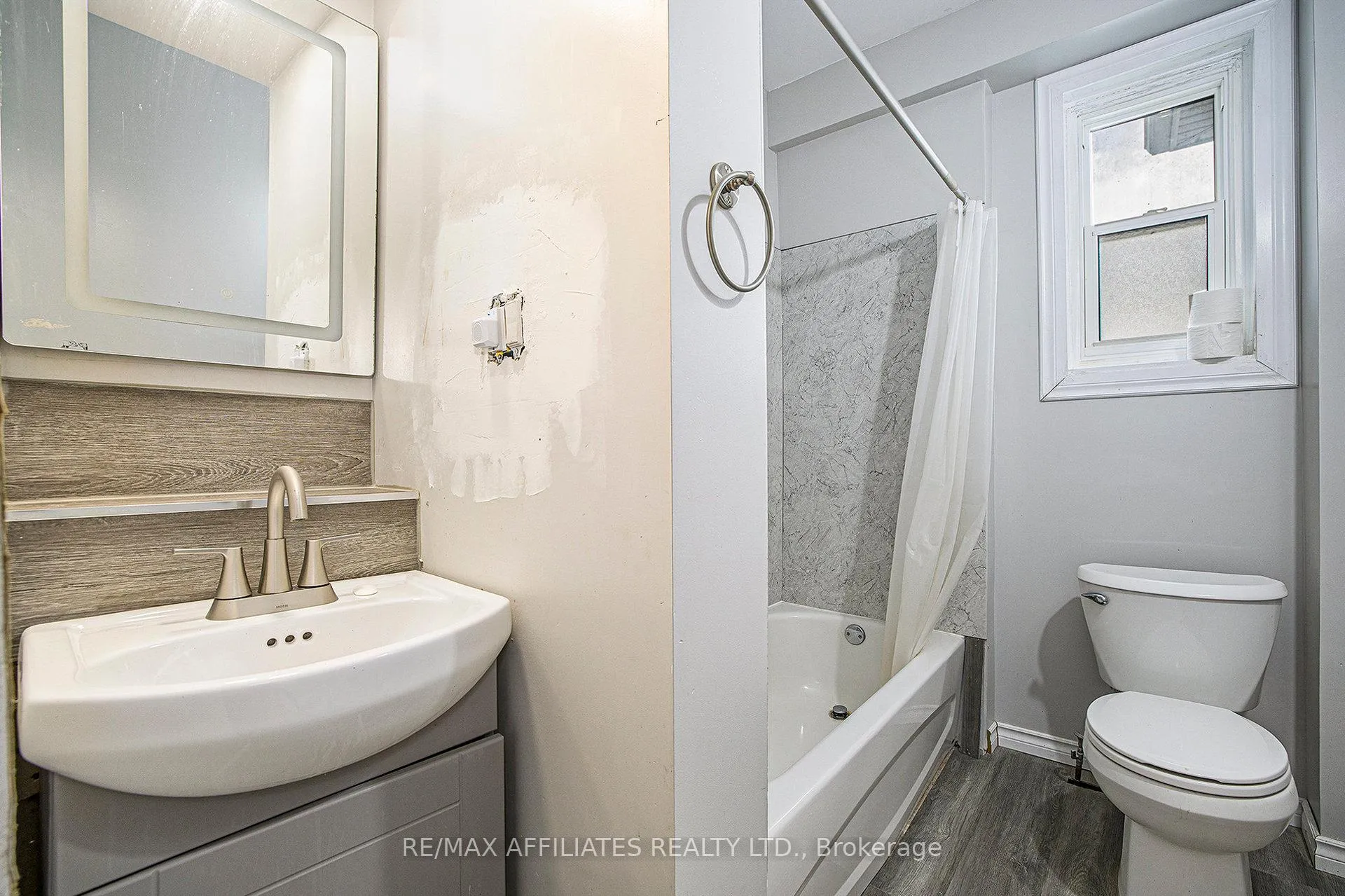 Photo 7 of 20 Montague Street, Smiths Falls — HOMEH