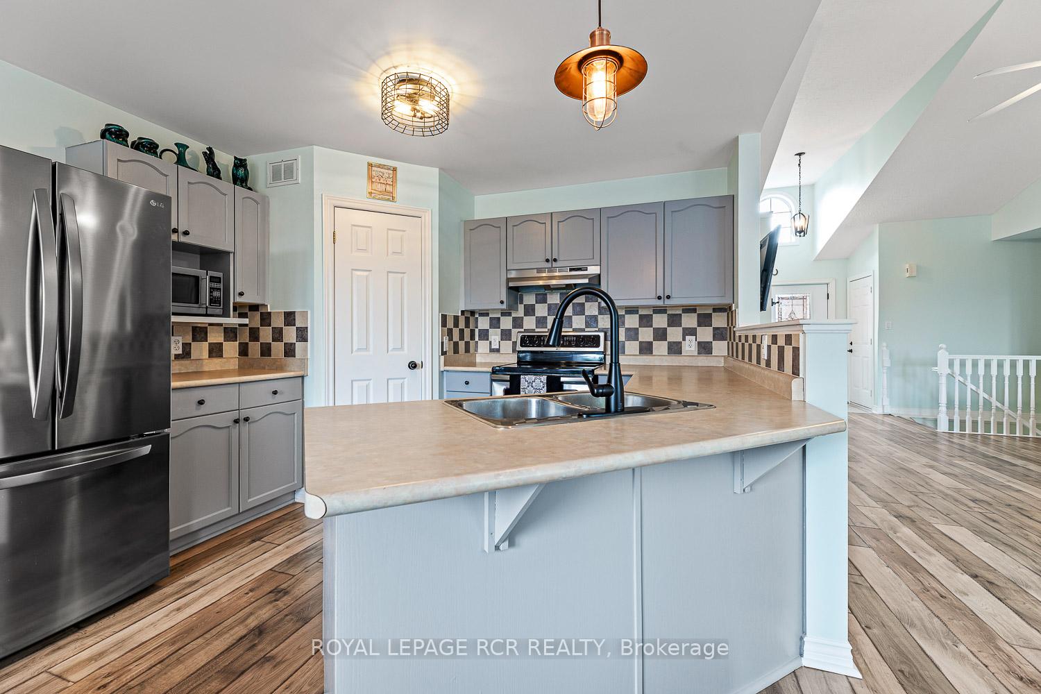 Photo 8 of 933 Greenwood Crescent, Shelburne — HOMEH