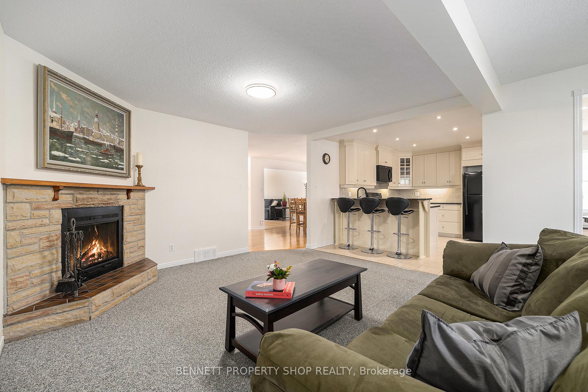 Photo 2 of 37 Ivylea Street, Ottawa, Craig Henry/Woodvale — HOMEH