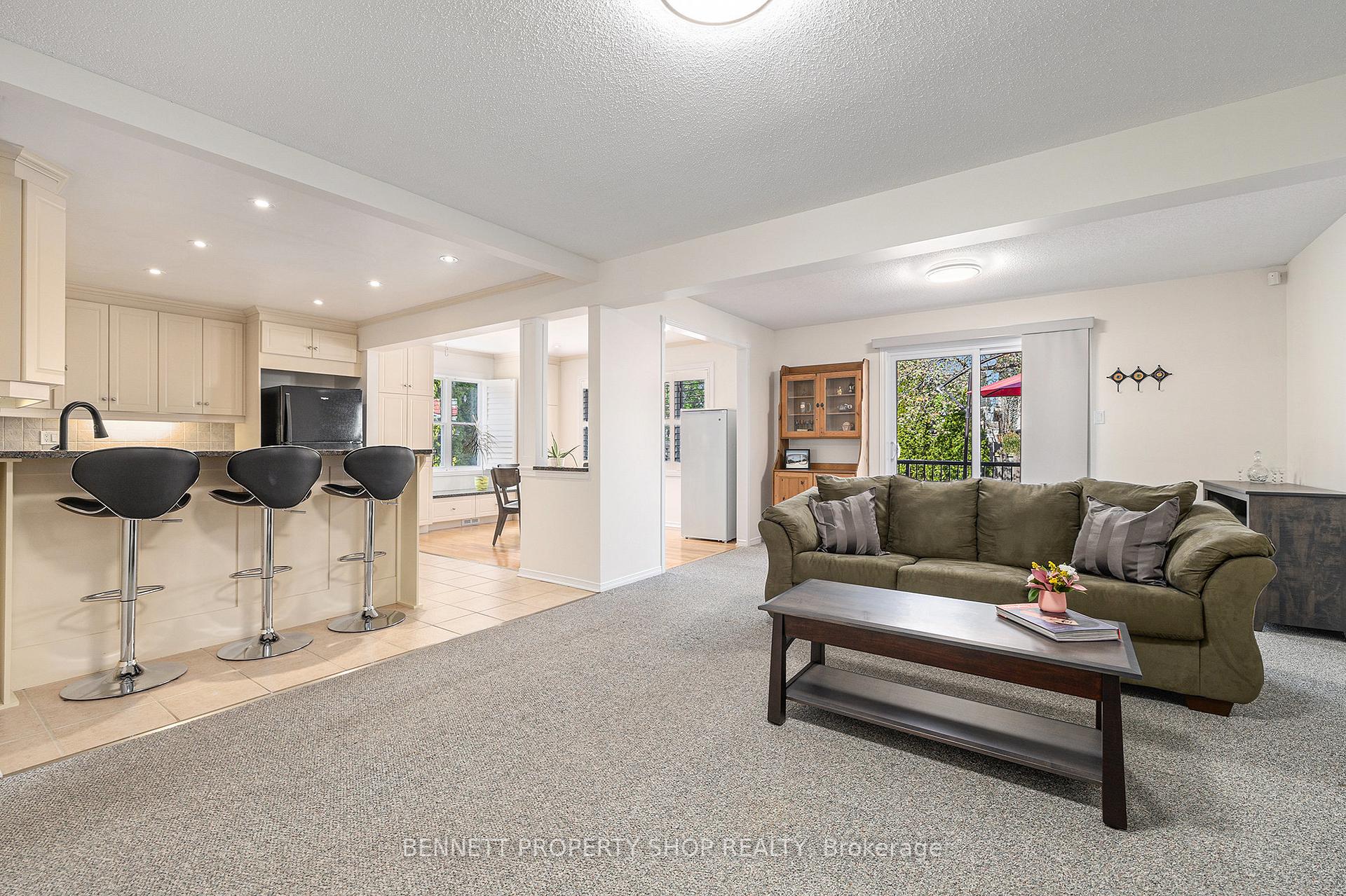 Photo 3 of 37 Ivylea Street, Ottawa, Craig Henry/Woodvale — HOMEH